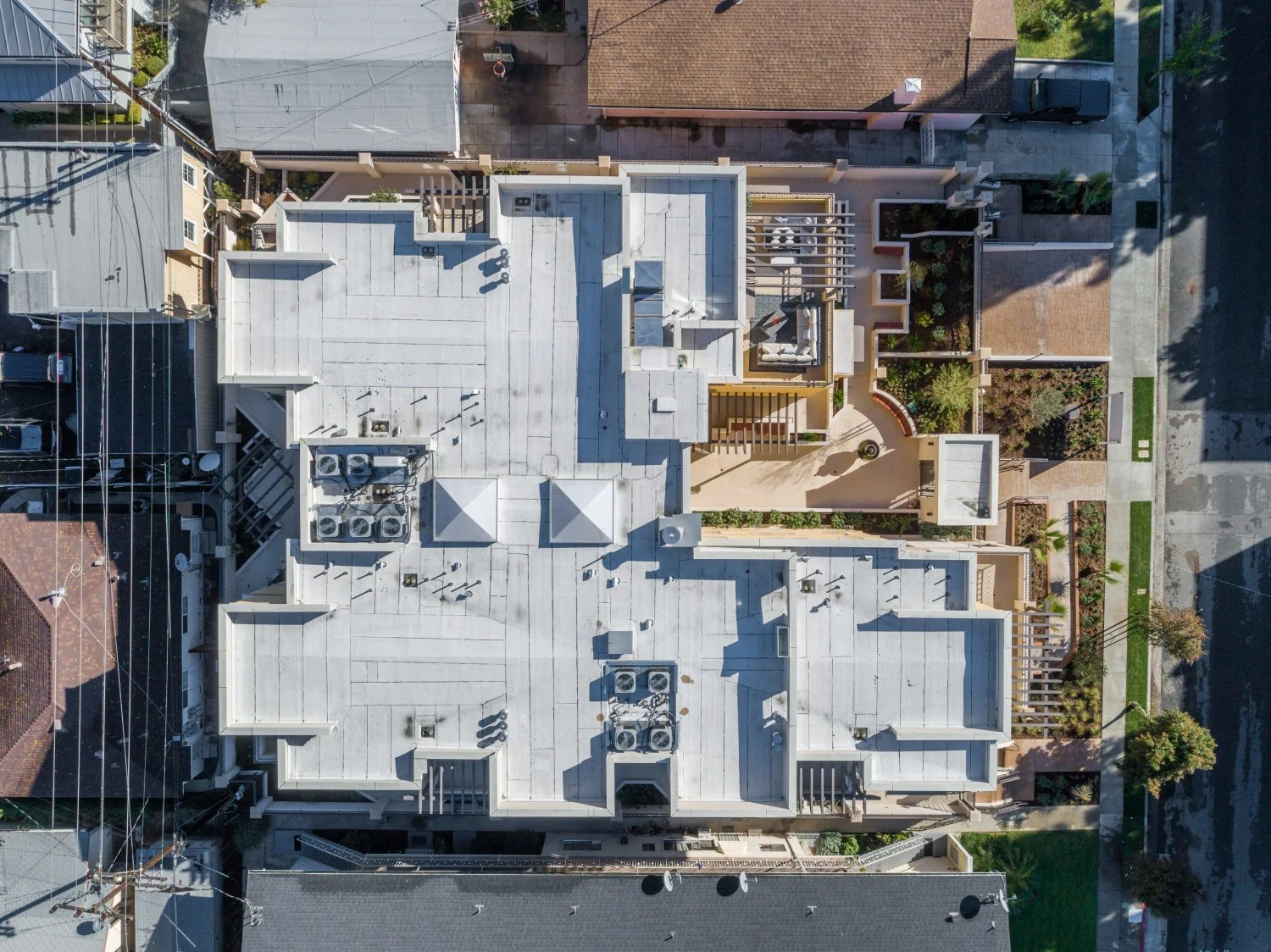 Commercial roofing contractor in Los Angeles -  Crystal Peak Construction Inc.