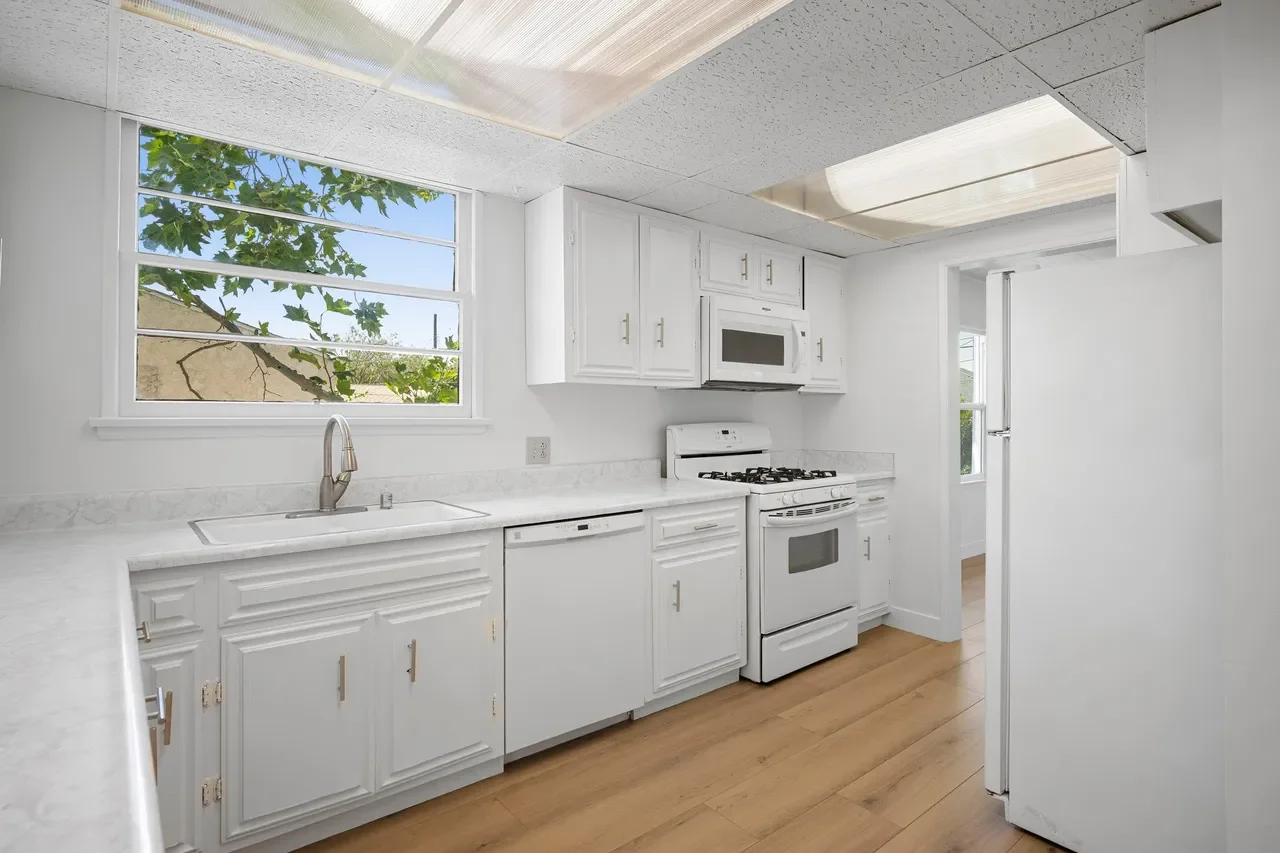 affordable-home-remodel-glendale-los-angeles-crystal-peak-after-15.webp