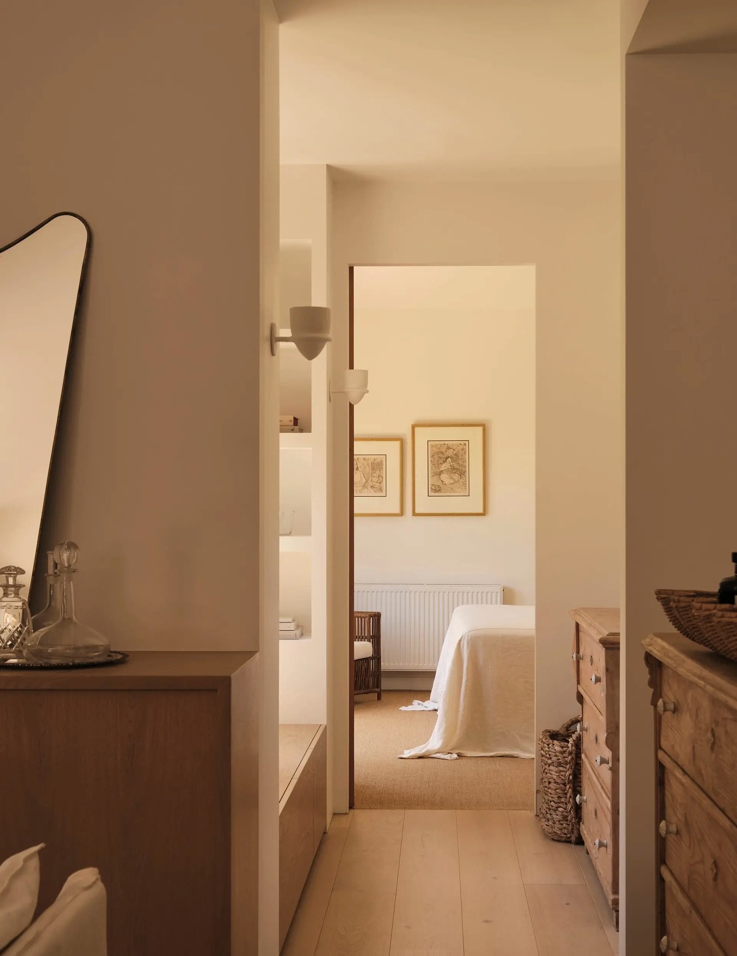 A recent project by @thenaturalflooringcompany for a Point Lonsdale Beach house, featured in @thedesignfiles. 

Why Sisal? 
It&rsquo;s durable and made from 100% natural fibres. Ideal for spaces that need both beauty and longevity. Best of all, sisal