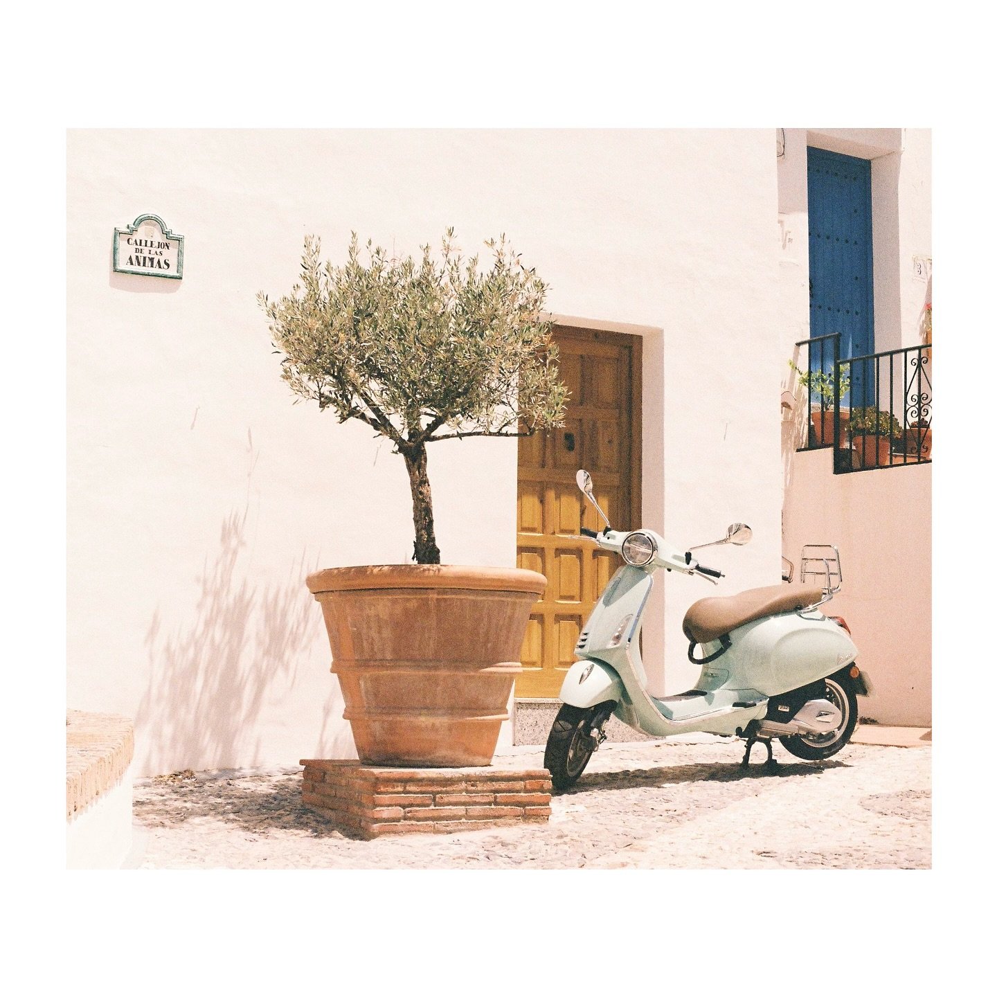 Mijas
📷 Minolta 300-X
🎞️ Kodak Gold

#Mijas #malaga #andalucia  #spain  #minolta #thedaily35mm #filmphotography #shootfilm #analogphotography #35mm #believeinfilm #ishootfilm #filmwave  #thefilmcommunity #filmfeed  #filmisbetter #filmisforever #ana