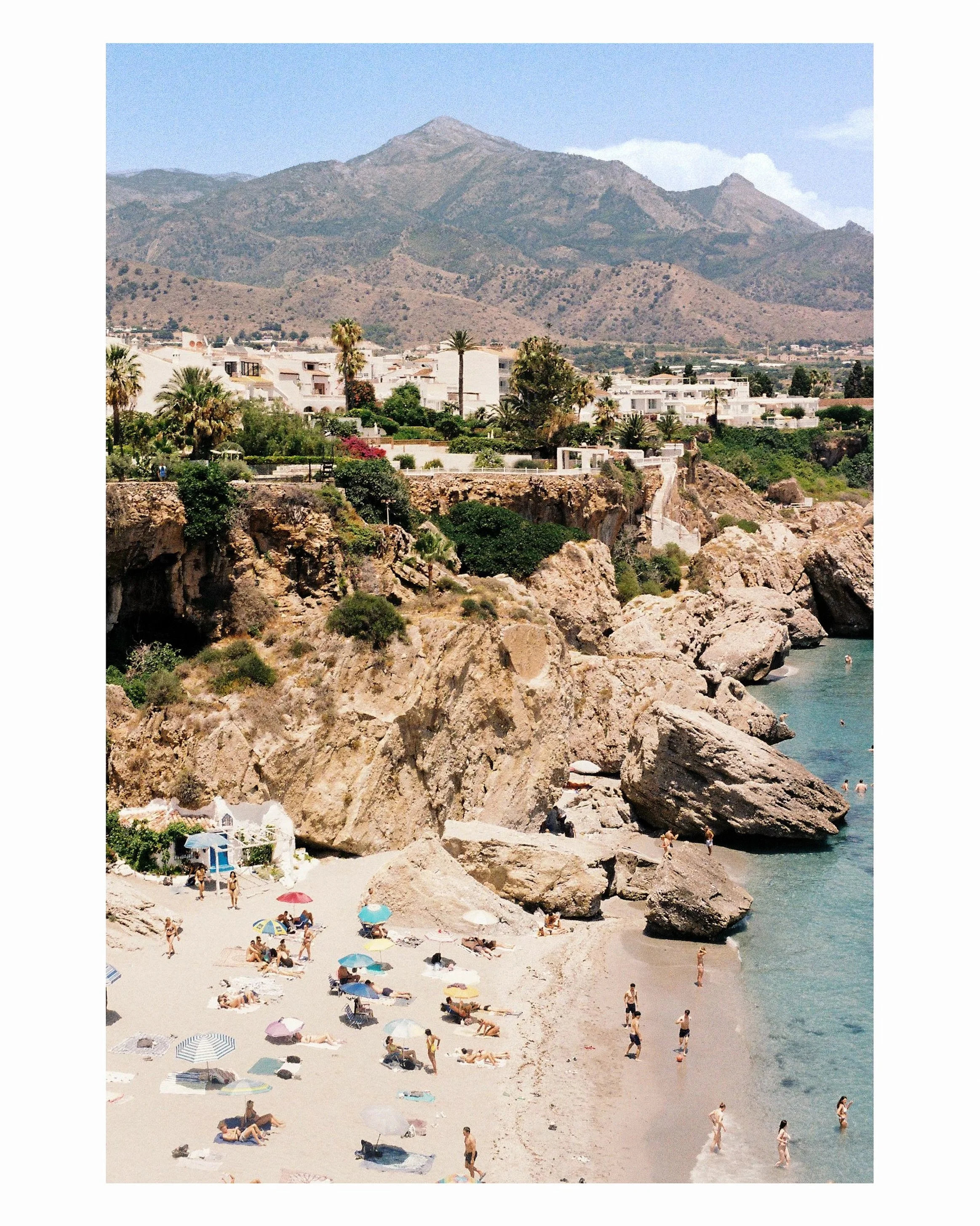 Playa de la Calahonda
📷 Minolta 300-X
🎞️ Kodak Gold 200

#malaga #photography #filmphotography #kodak #spain