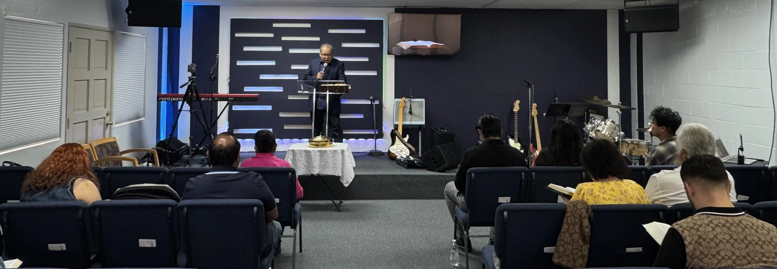 Oranssi carpenter using bench saw