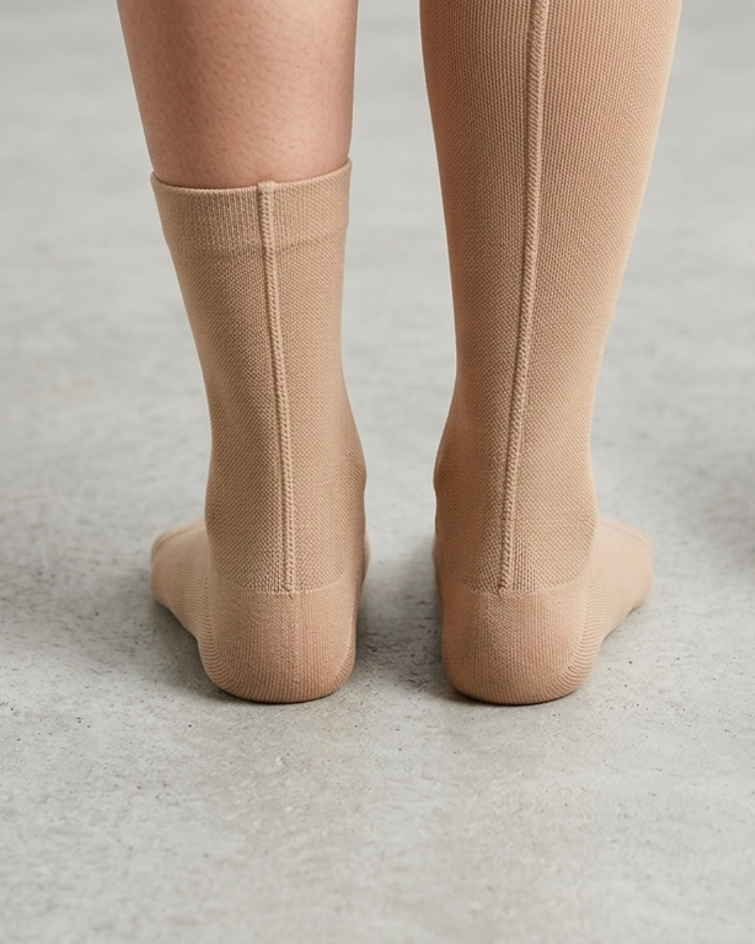 Compression stockings for lipoedema supporting lymphatic flow and circulation in legs