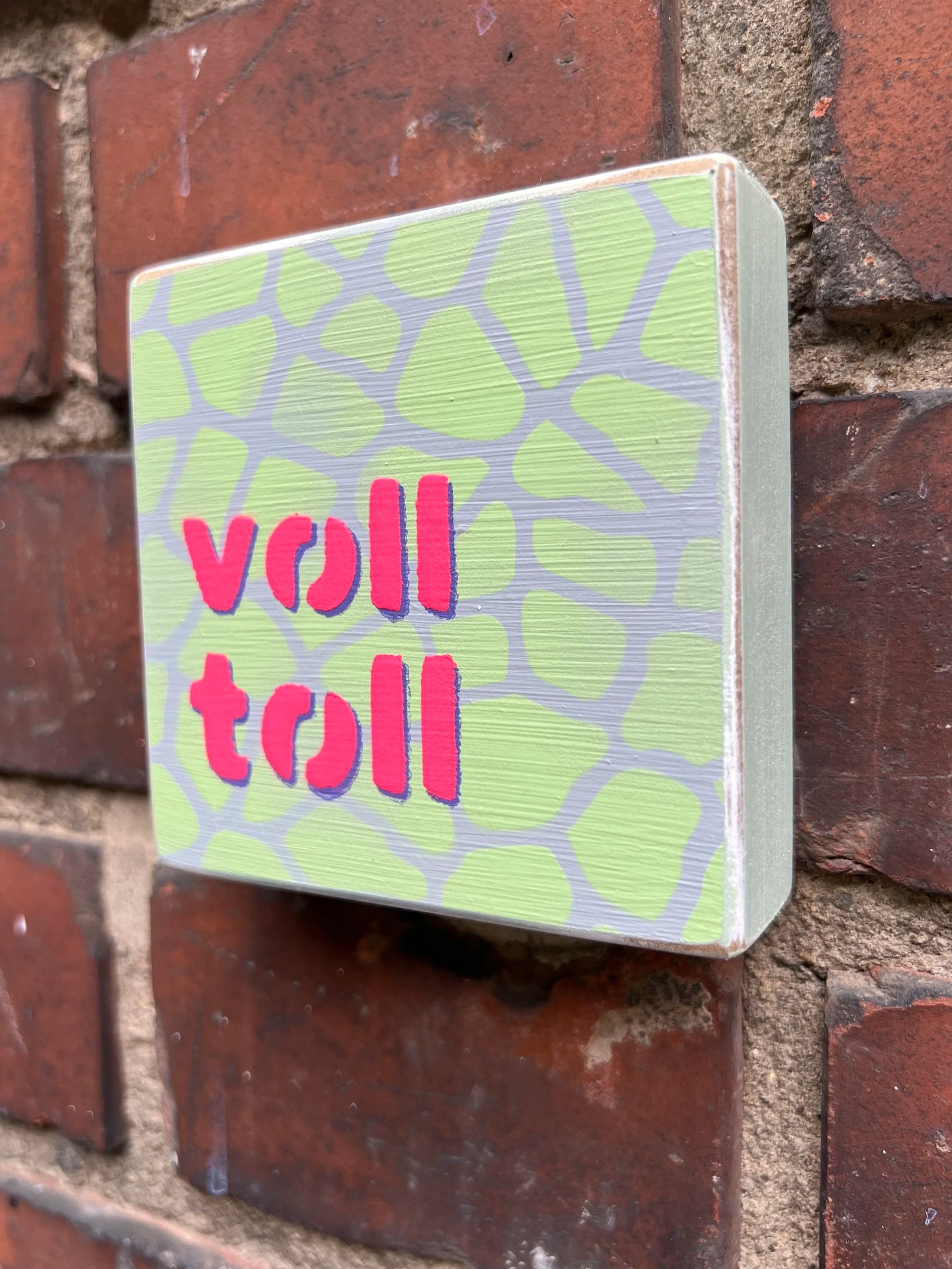 Gesprühter Spruch auf 10x10cm. Für die Wand oder auch zum Hinstellen. Jedes ein Einzelstück.