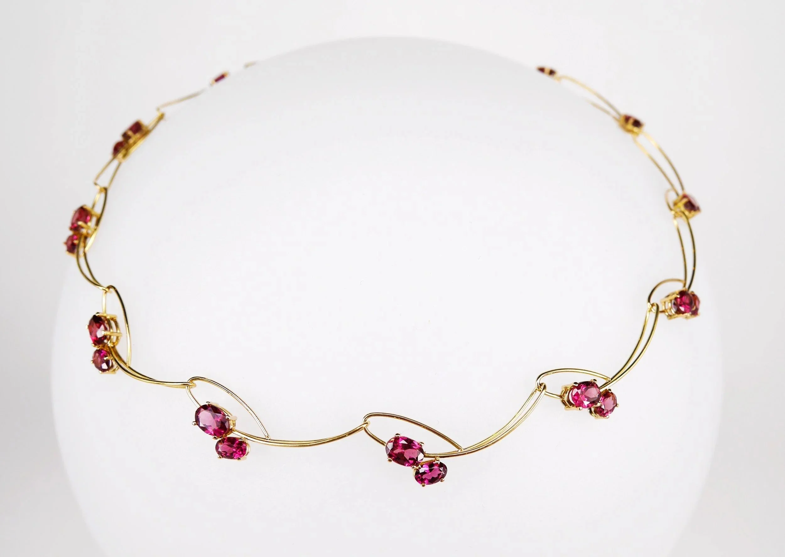 750er Gelbgold, Collier mit Granaten (Kundenauftrag)