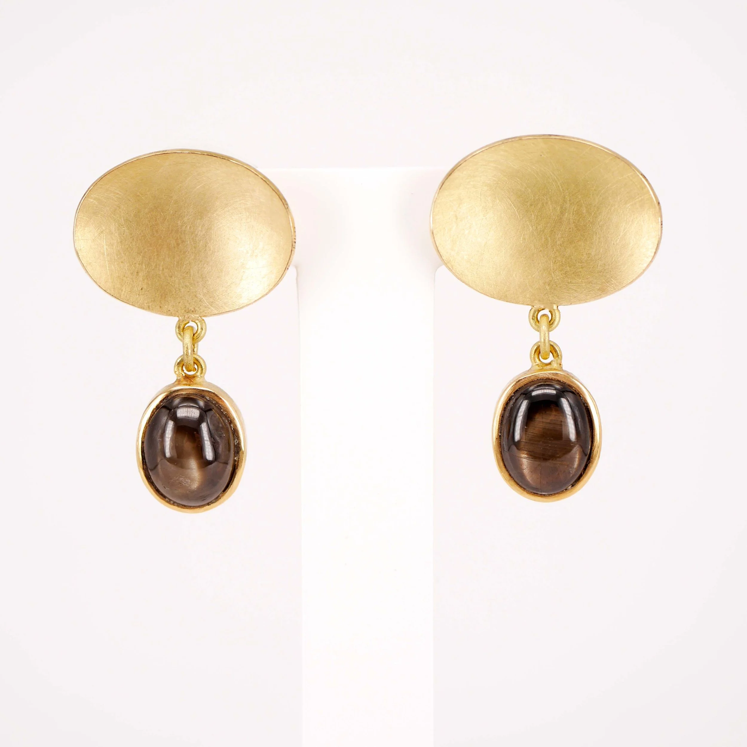 750er Gelbgold mit Sternsaphir