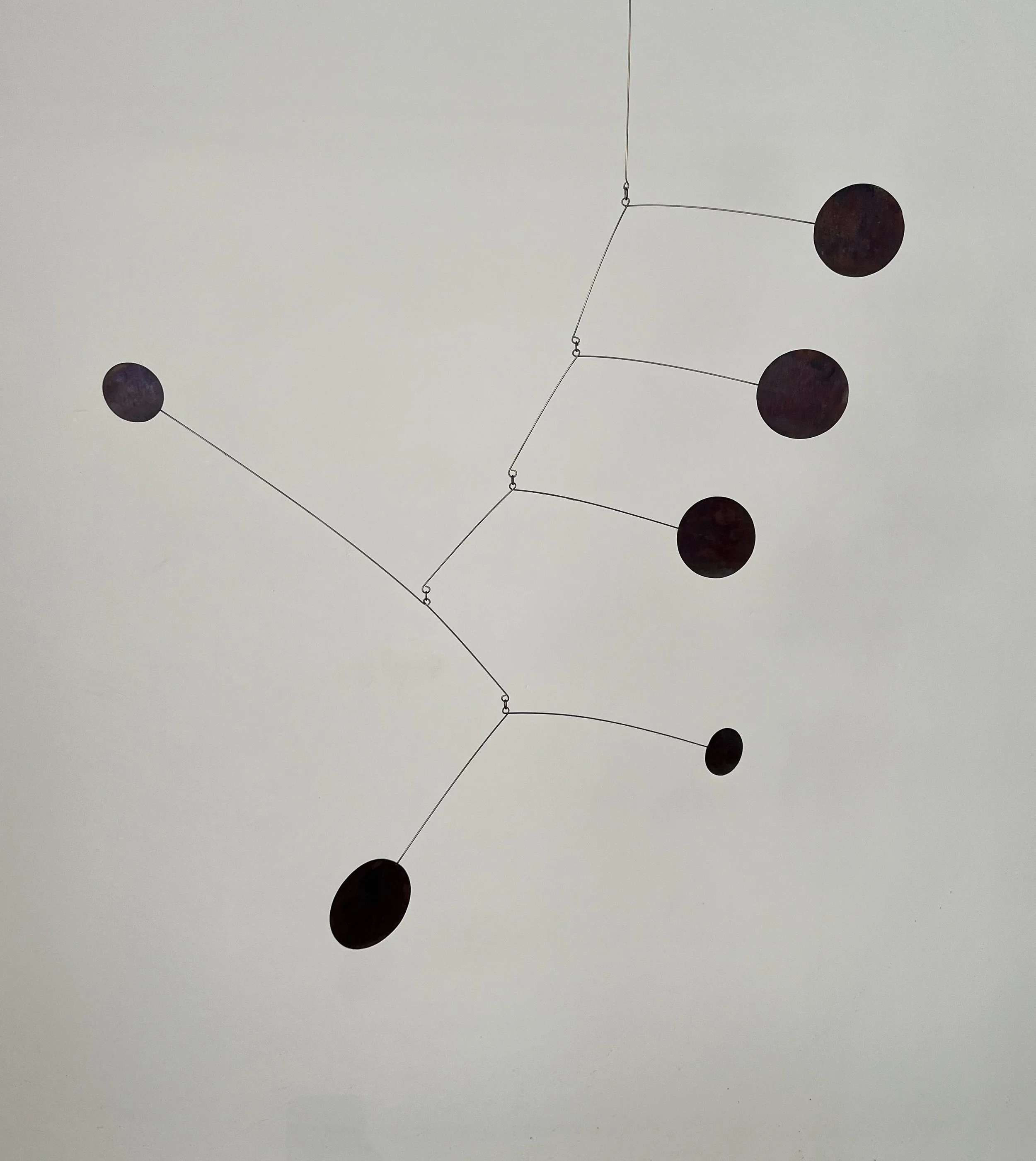 Mobile aus Federstahl und Messingplättchen