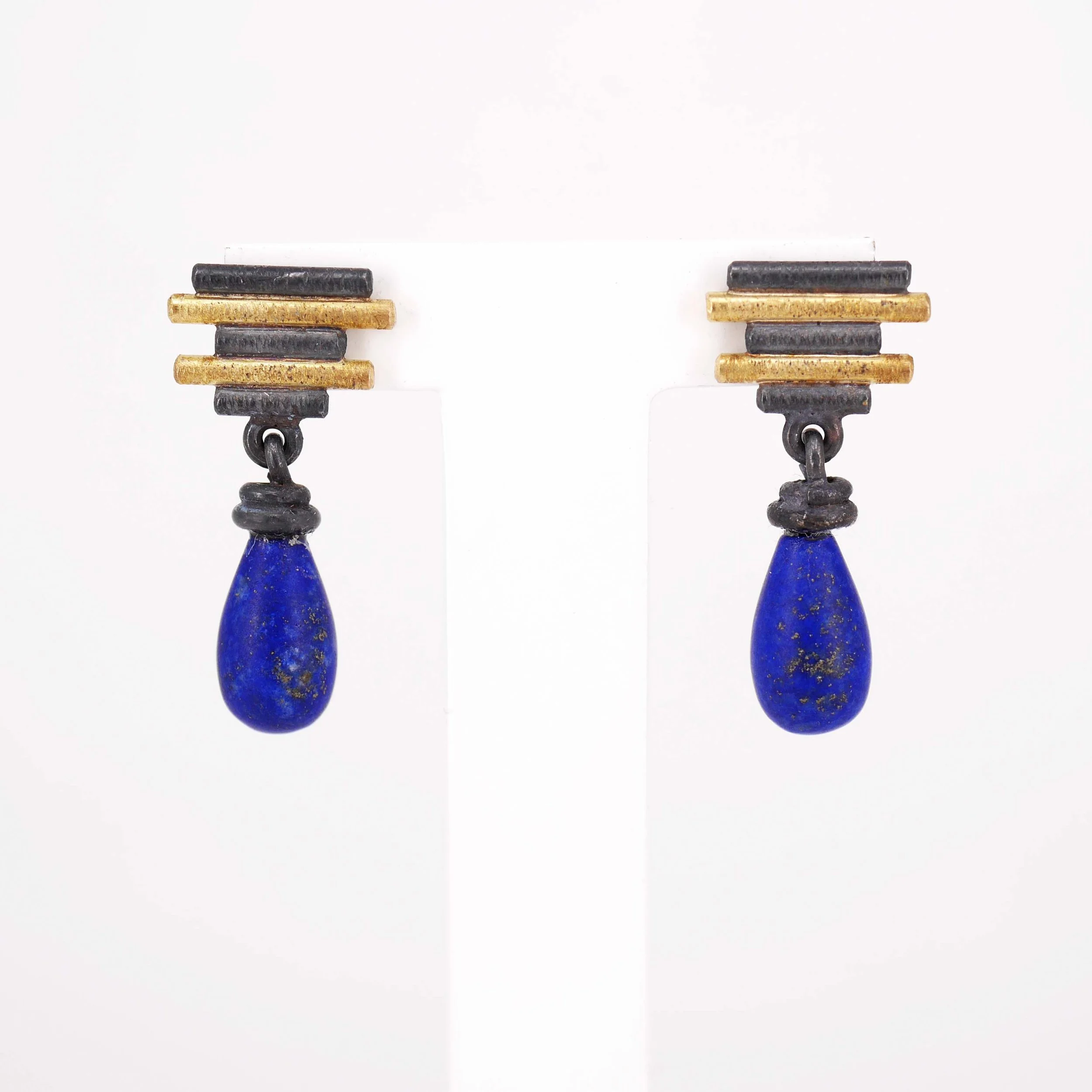 "Pampel" 750er Gelbgold, 925er Silber geschwärzt mit Lapis Lazuli