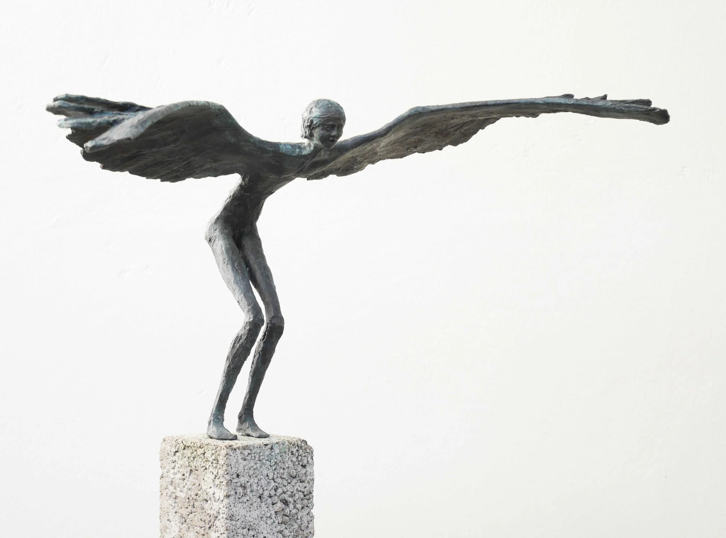 Geflügelter Junge: Hommage an Marcel Marceau, der den Vogelflug imitierte.