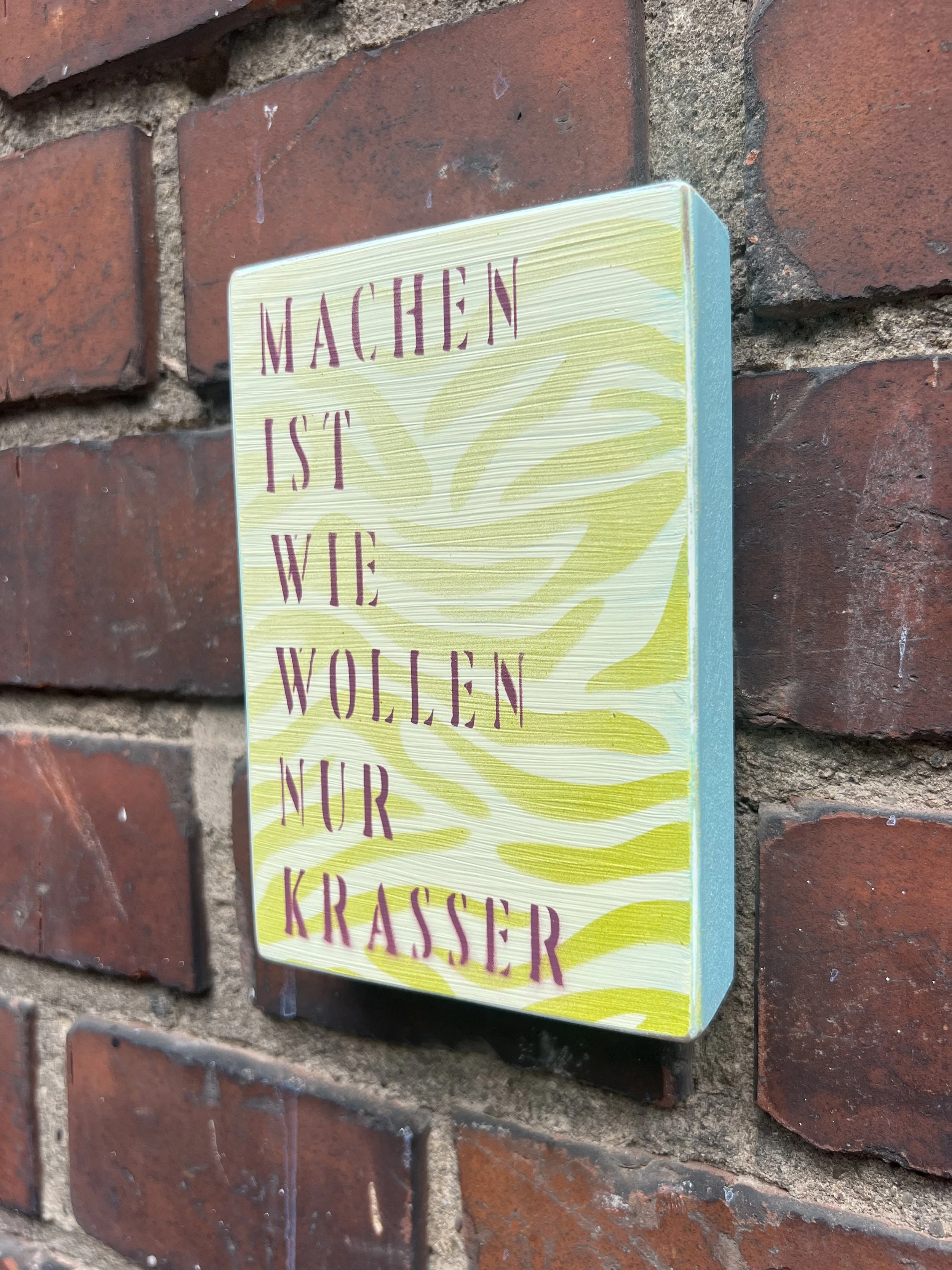 Gesprühter Spruch auf 10x15cm. Für die Wand oder auch zum Hinstellen. Jedes ein Einzelstück.