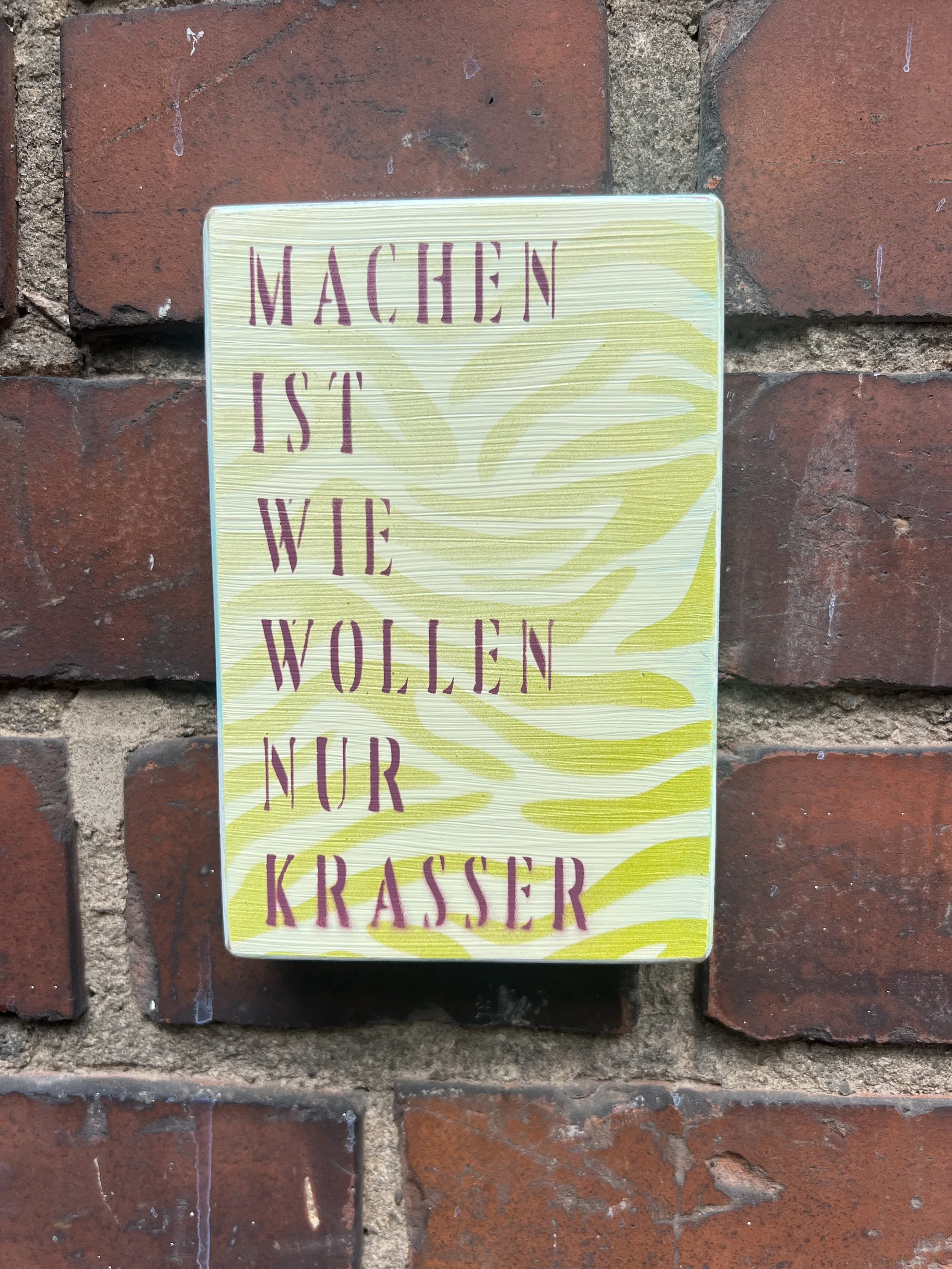 Gesprühter Spruch auf 10x15cm. Für die Wand oder auch zum Hinstellen. Jedes ein Einzelstück.