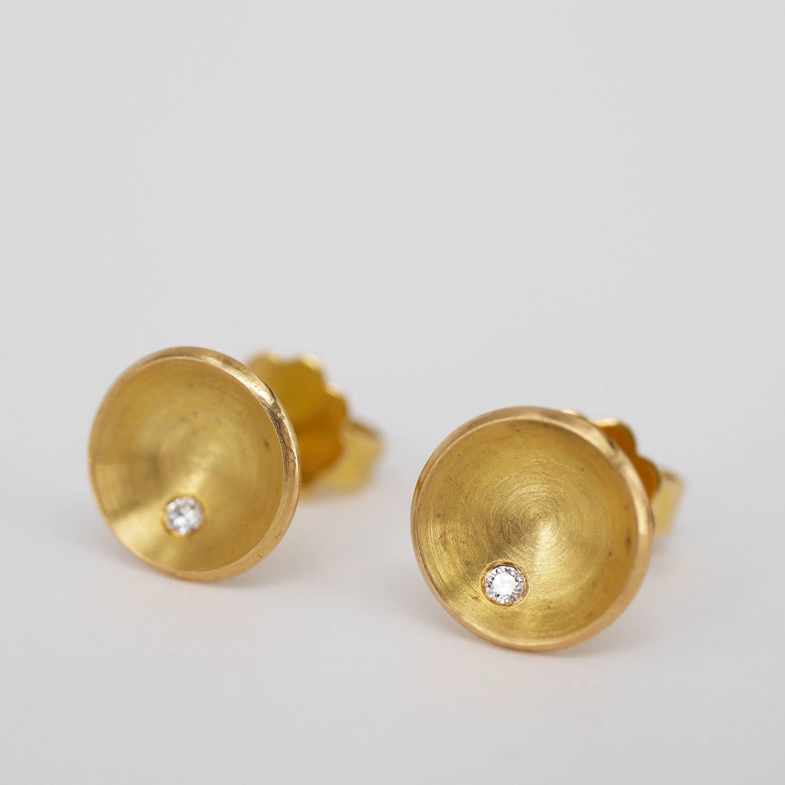 "Konkav" 750er Gelbgold mit Brillanten