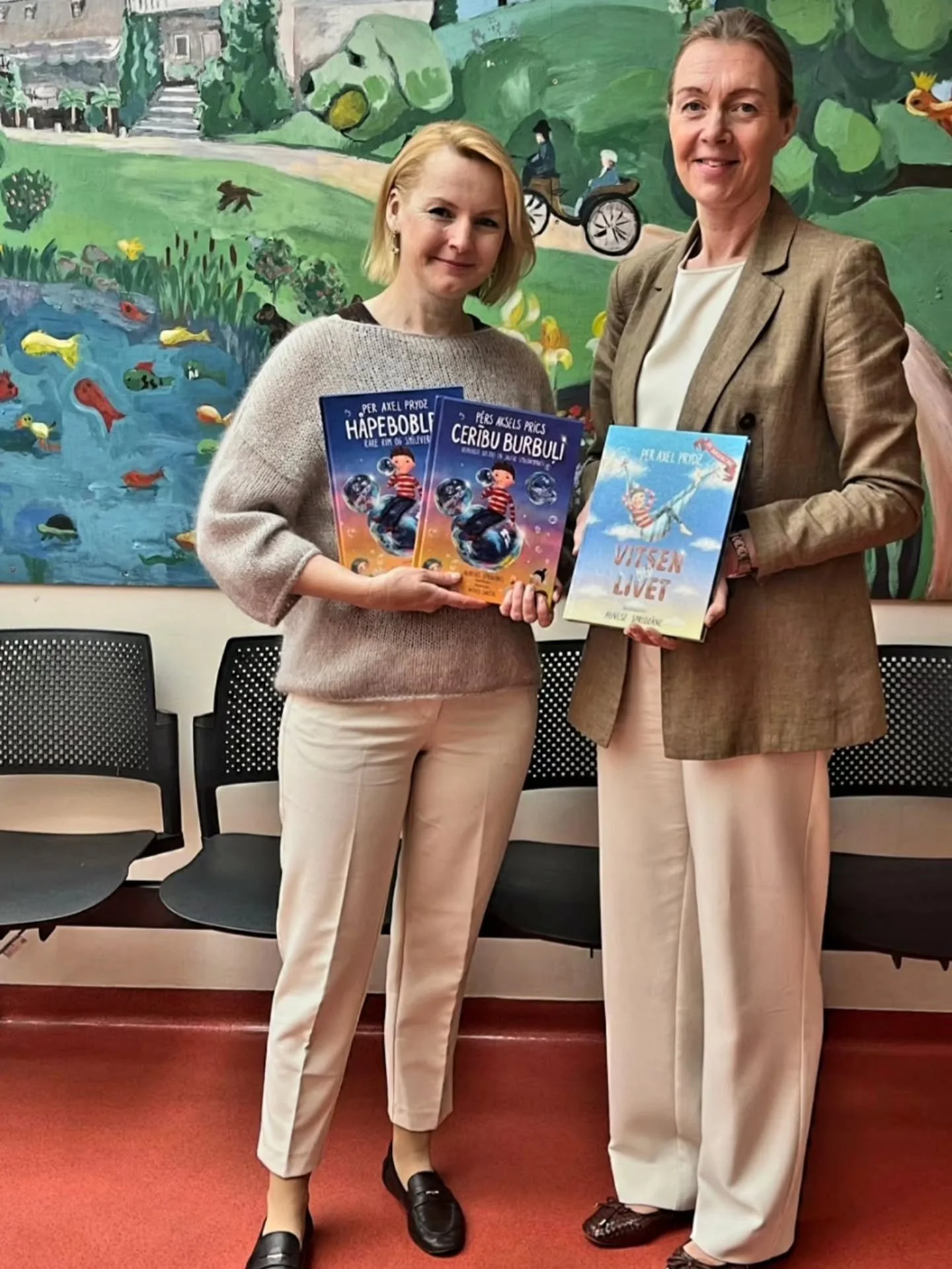 Dear Per Axel, Today the Norwegian ambassador visited Ropaži Secondary School, I was invited to tell about our creative cooperation. She was very interested and responsive. I gave her our new book.
#agnesespridzāne ##peraxelprydz #VITSENMEDLIVET