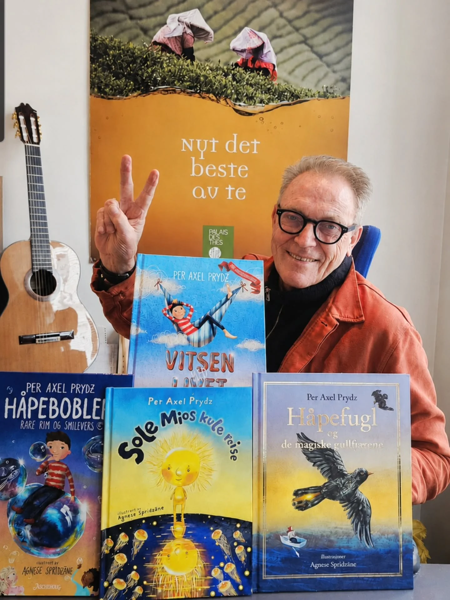 Lille meg og b&oslash;kene som jeg har hatt det s&aring; g&oslash;y med &aring; skrive. Kj&oslash;pes/bestilles i bokhandel eller p&aring; www.hallobarnebok.no.
God sommer!
#paxprydz@gmail.com #agnesespridzāne #barnebok#hallobarnebok