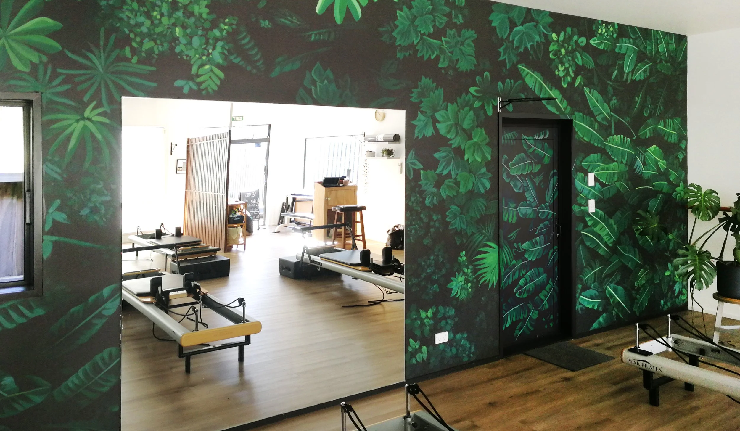 05_PilatesCentre_mural_01_crop.jpg