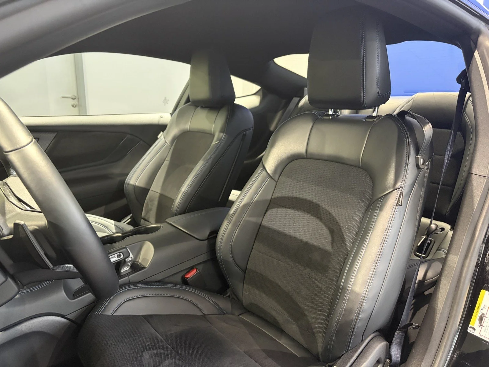 Ford Mustang 5.0 Ti-VCT V8 334 Dark Horse