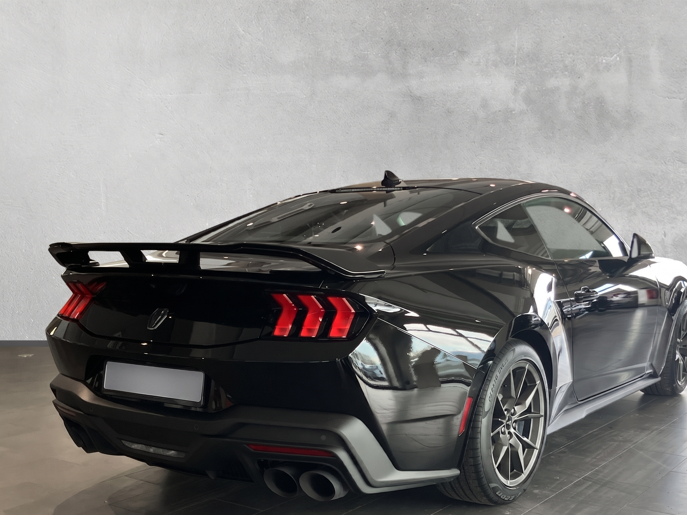 Ford Mustang 5.0 Ti-VCT V8 334 Dark Horse
