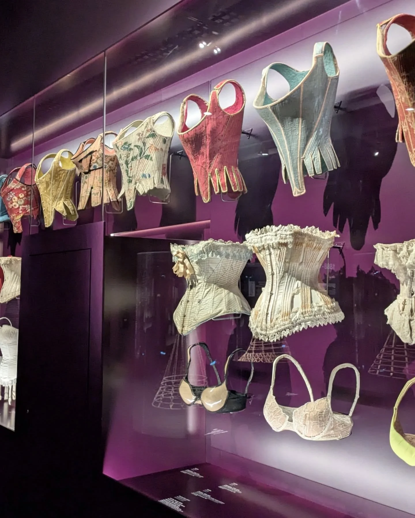 Some beautiful pieces at the Design museum of Barcelona's exhibit 'Dressing the Body, Silhouettes and fashion (1550-2015)'