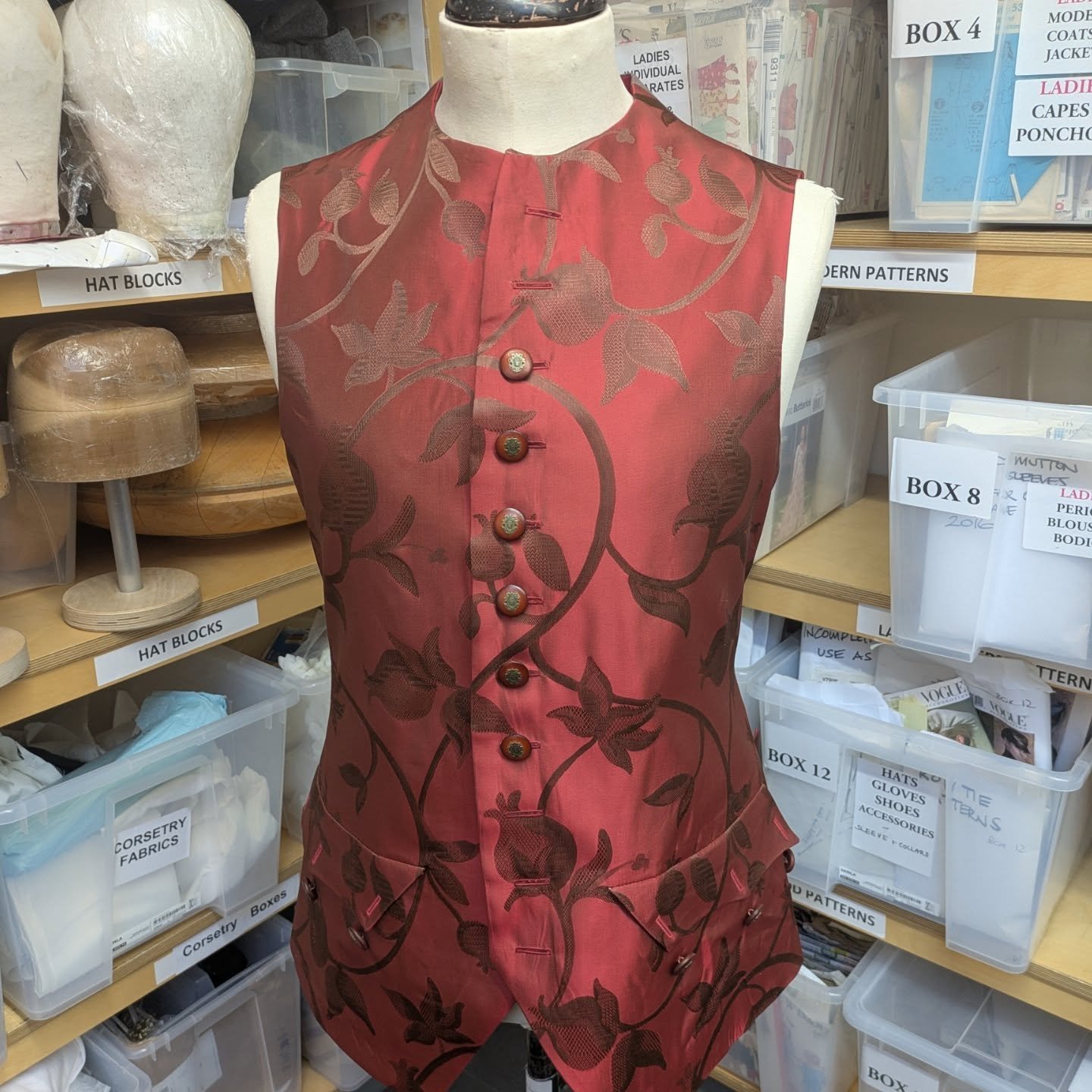 Late 18th century mens waistcoat, made as one of my 1st year core projects at @rcsofficial

#18thcenturyfashion #waistcoat #costume #historicalcostume