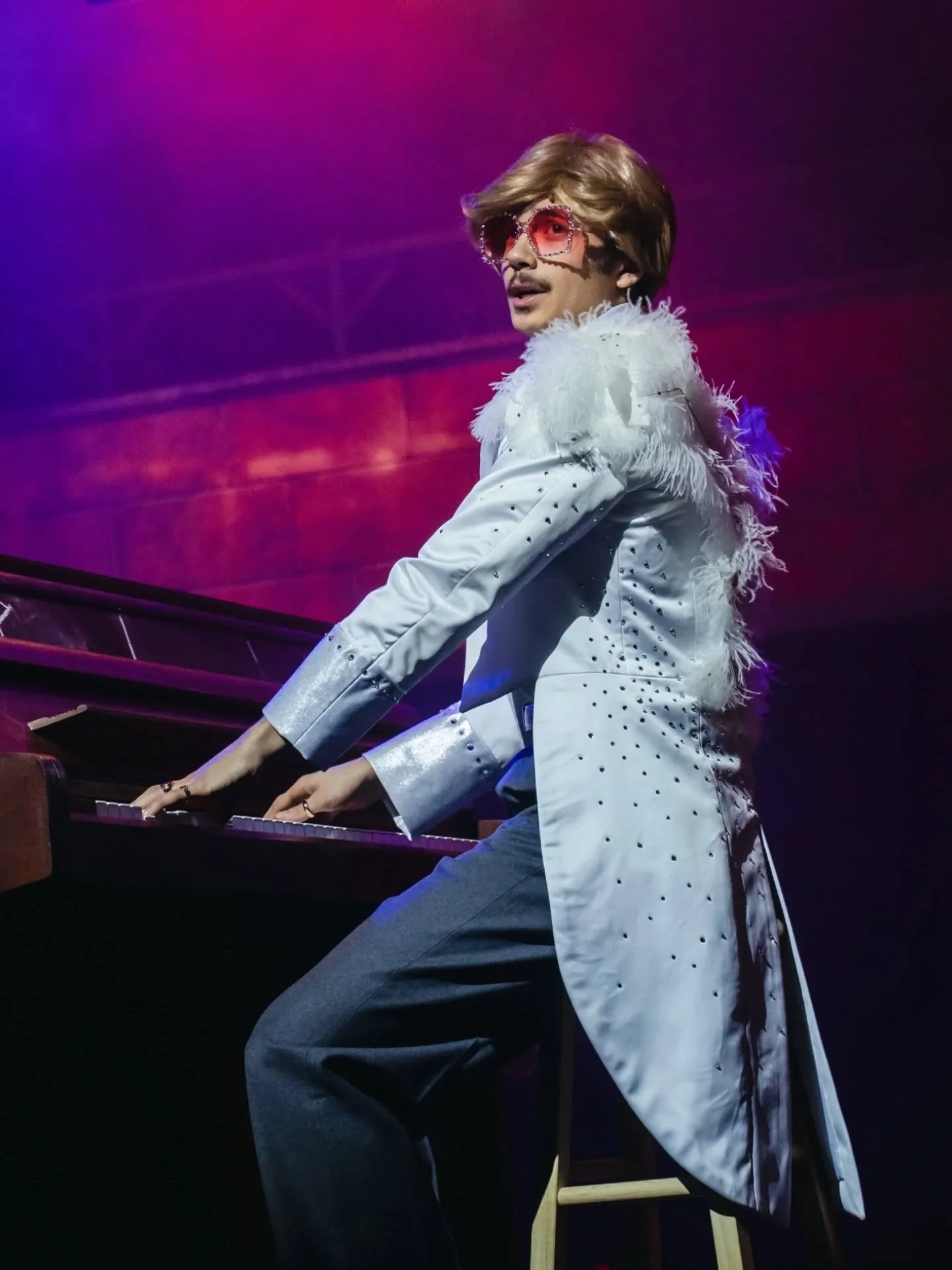 Loved making this Elton John costume for @rcsmusicaltheatre production of Am&eacute;lie last term! 🪩

I made the tailcoat using a pattern by @reconstructinghistorypatterns which I adapted to fit the performer. I used real feathers which I hand stitc