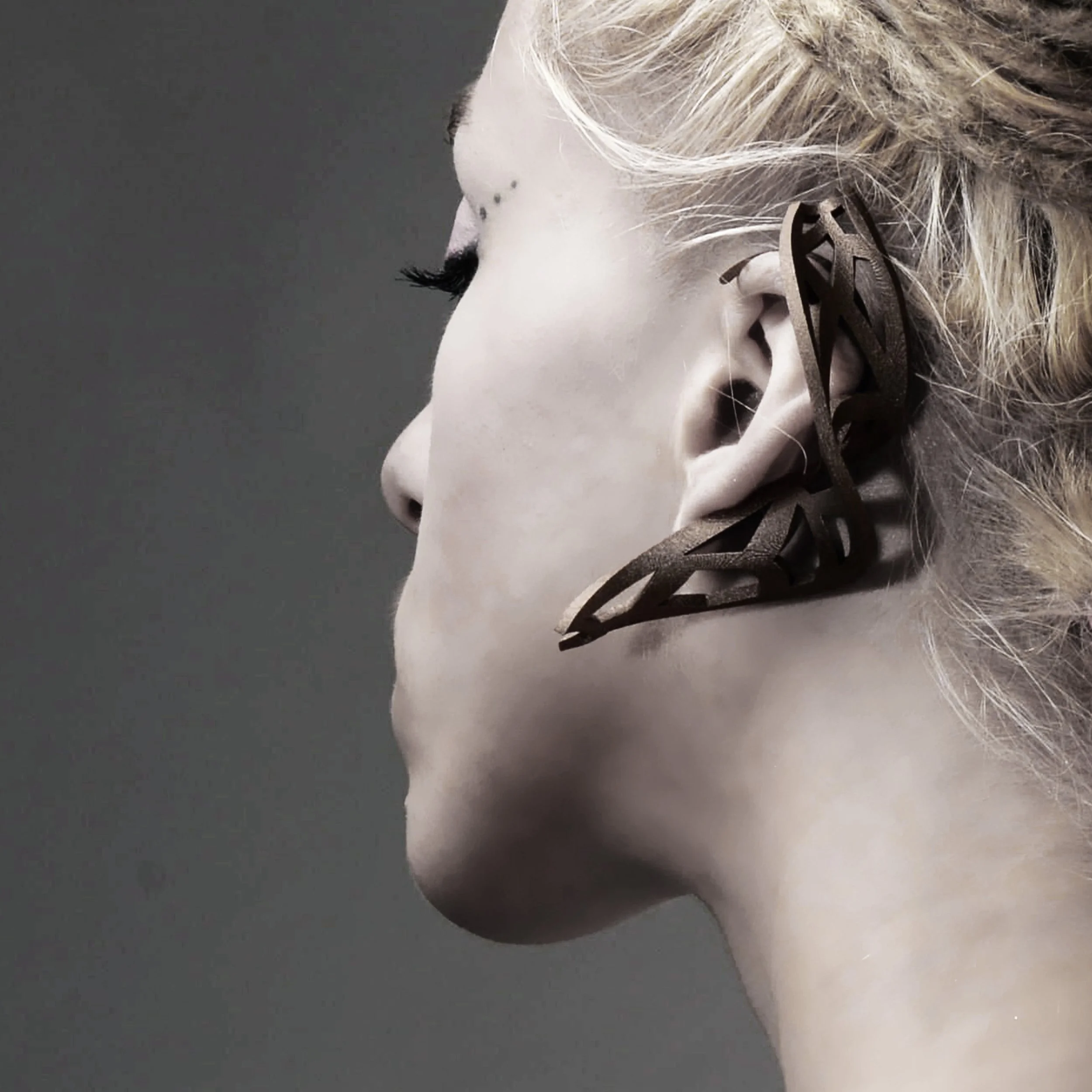 HalaGhatasheh_EarCuff_2025_Bronze_30x20x15cm_NFS.jpg