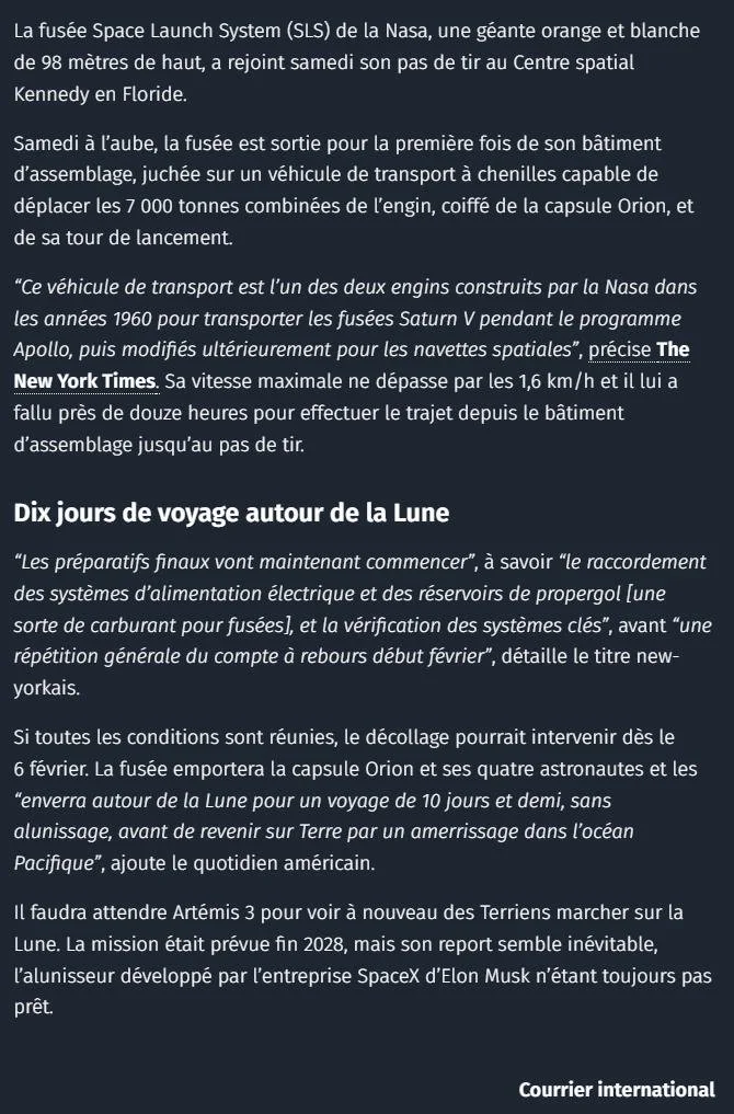 Text détaillant le lancement du système de fusée Space Launch System (SLS) de la NASA, une énorme fusée orange et blanche de 98 mètres de haut, et le début d'une mission de dix jours autour de la Lune, avec des informations sur le véhicule de transport Orion et le calendrier prévu.