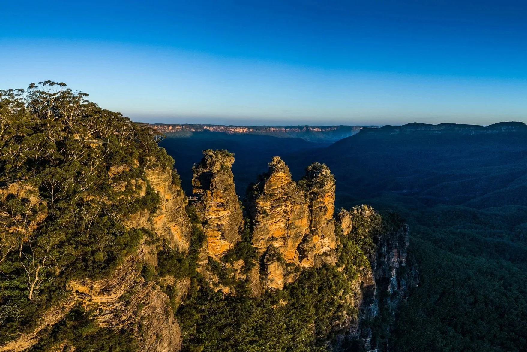Into the Blue: A Guide to the Best Lookouts in the Blue Mountains