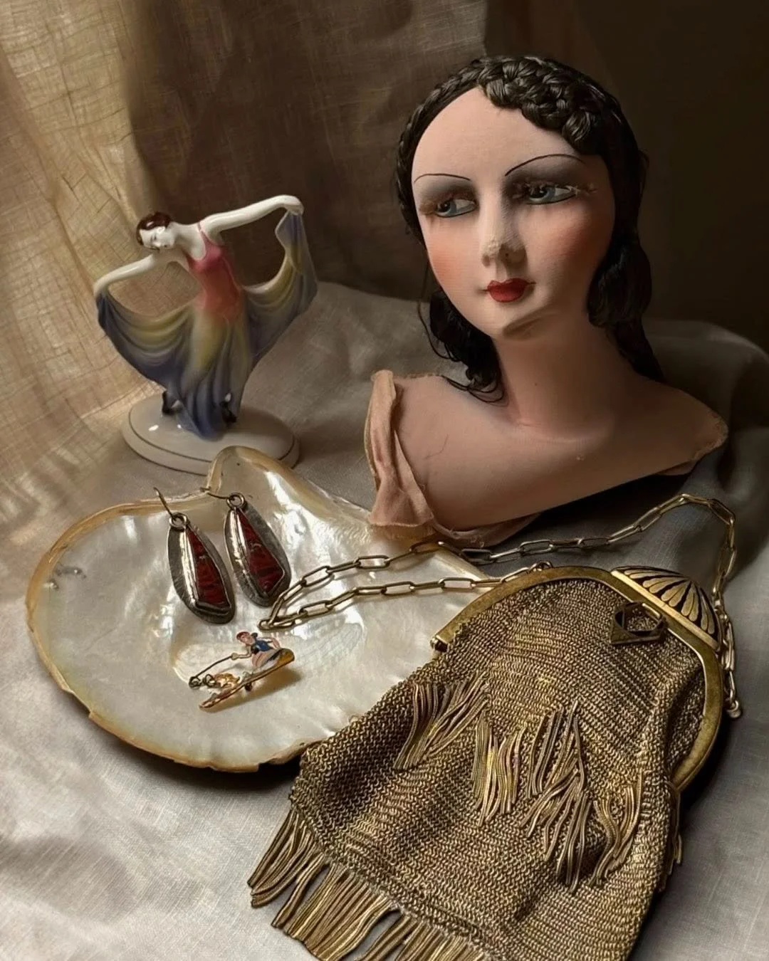 The Pony &amp; The Gypsy is a treasure-filled vintage and pre-loved store in the heart of Springwood. Carefully curated by Parisa Hafer, they specialise in bohemian mid-century wares at very reasonable prices. 

Perfect for finding a unique gift or q