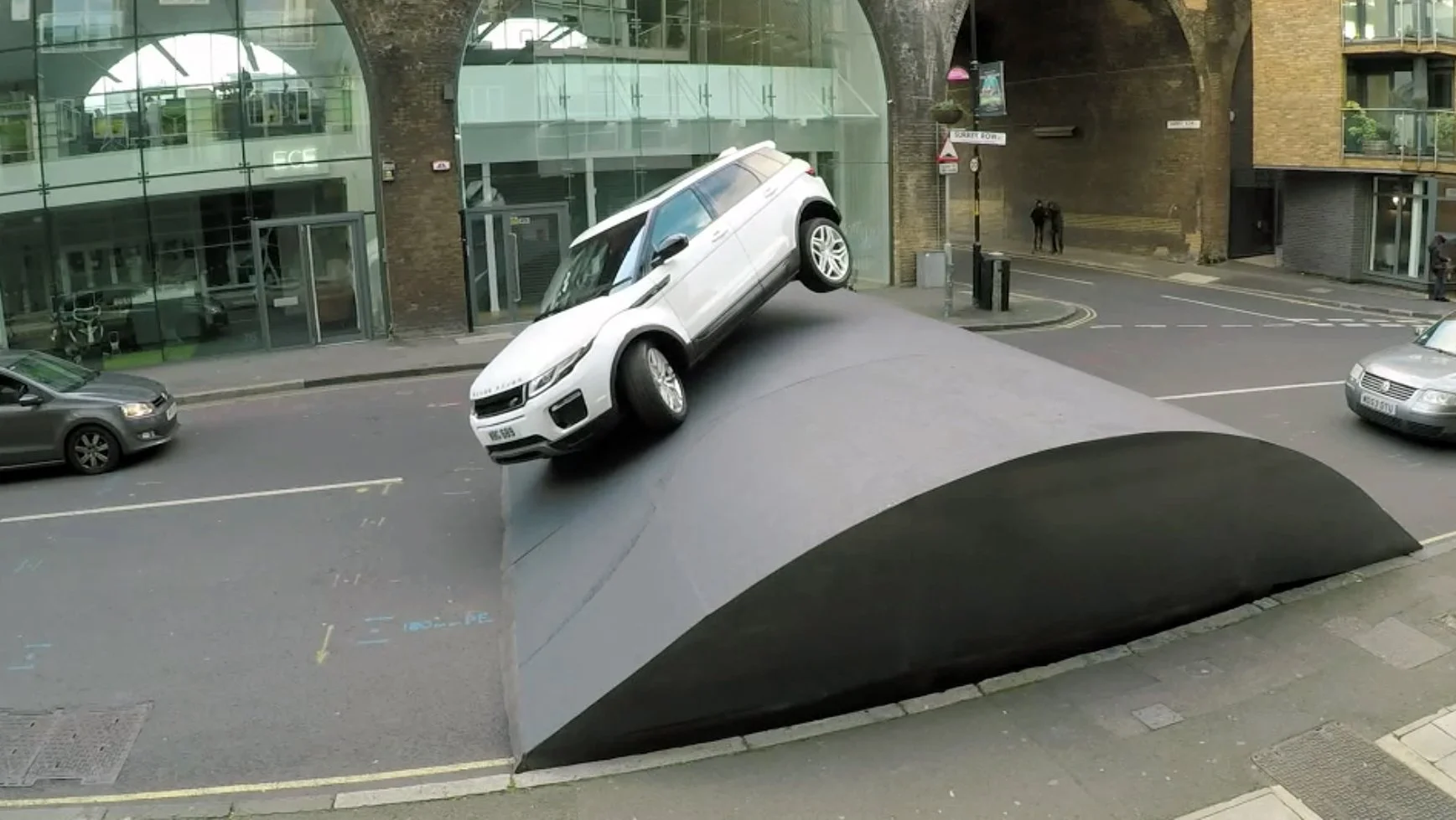 World's Largest Speed Bump // Range Rover Evoque