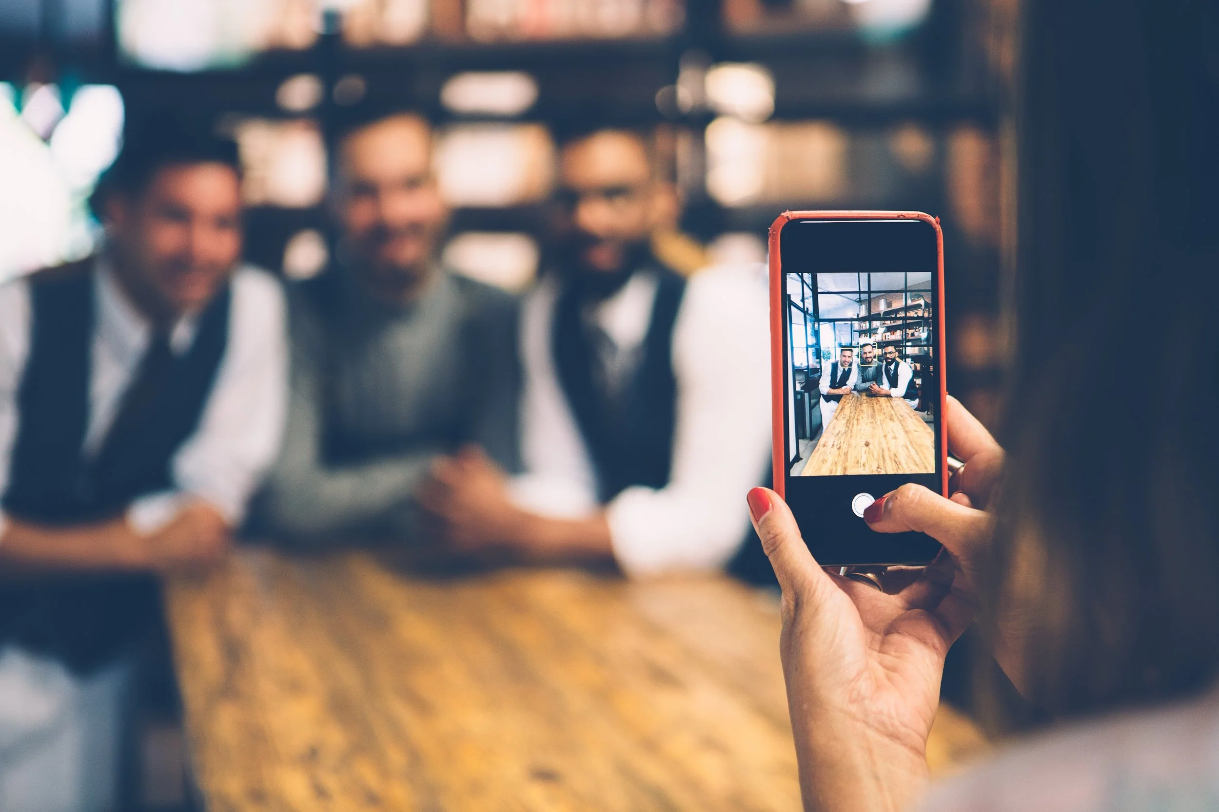 Social Media intern machen oder auslagern?