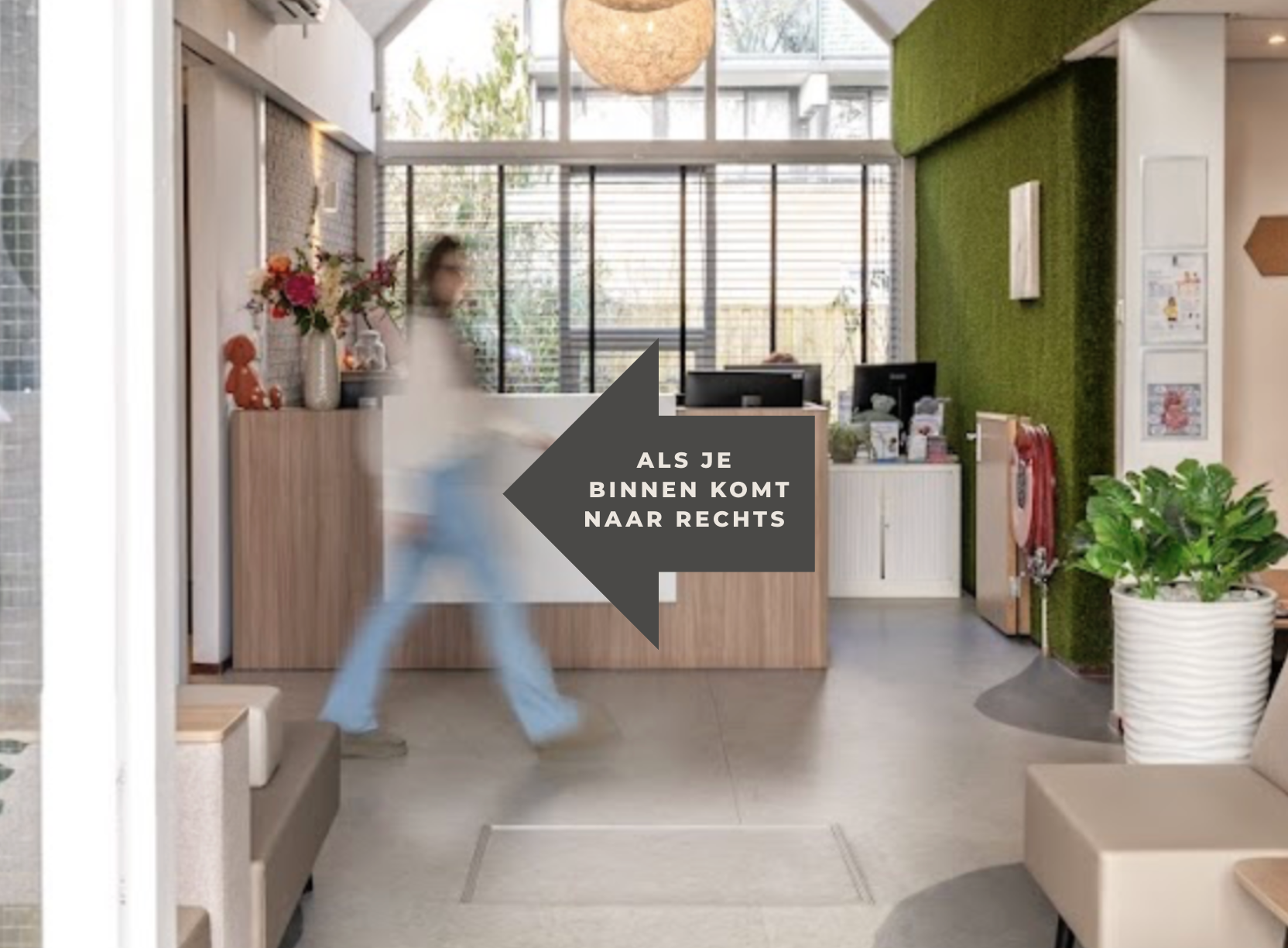 Bij de ingang van de kroonprins ga je naar links.