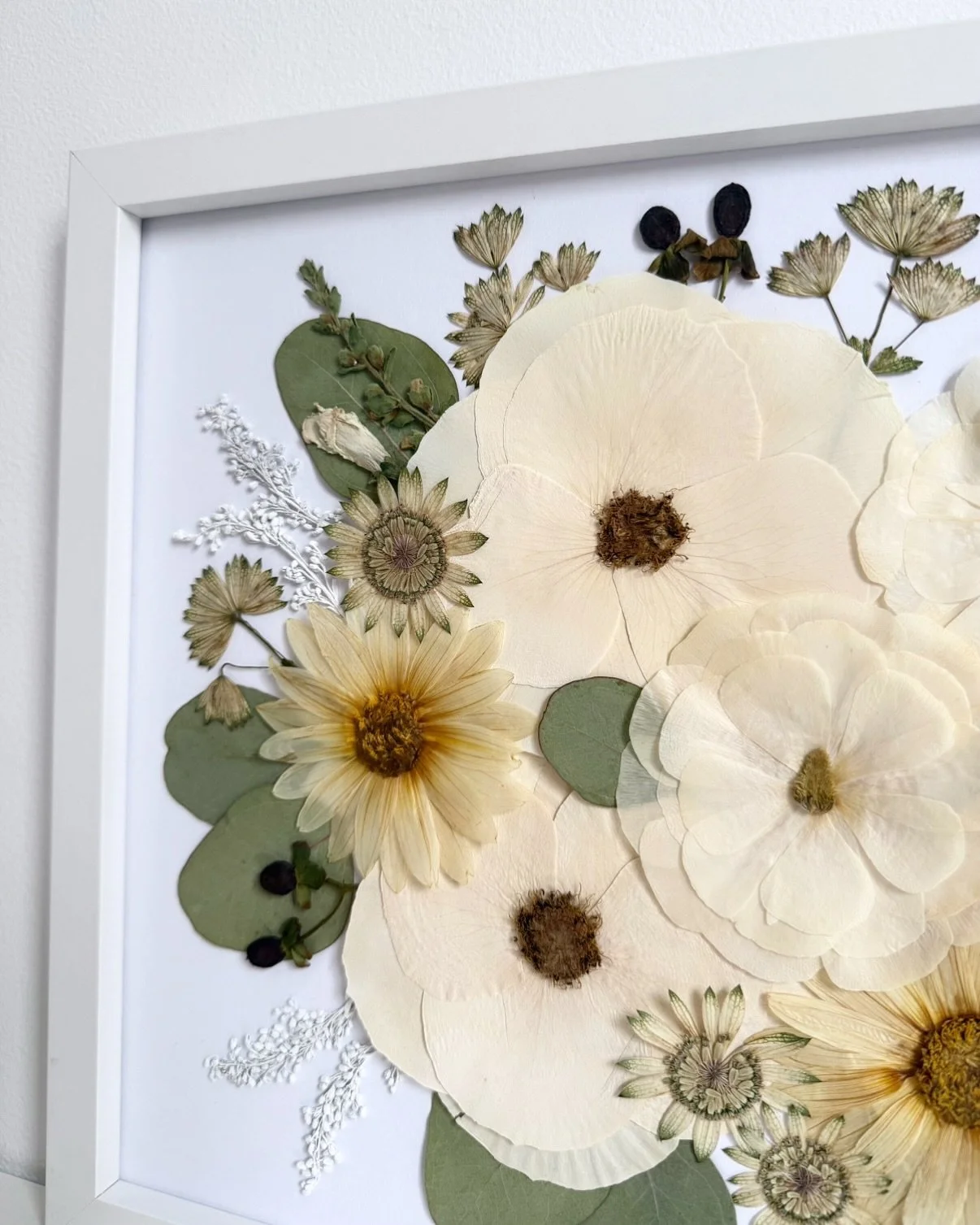 Planning to have an all white bouquet at your wedding? No problem, white bouquets still preserve very well! 

I never say no to an all white bouquet, because everyone deserves to have a piece of their special day preserved🤍

My suggestions for all w