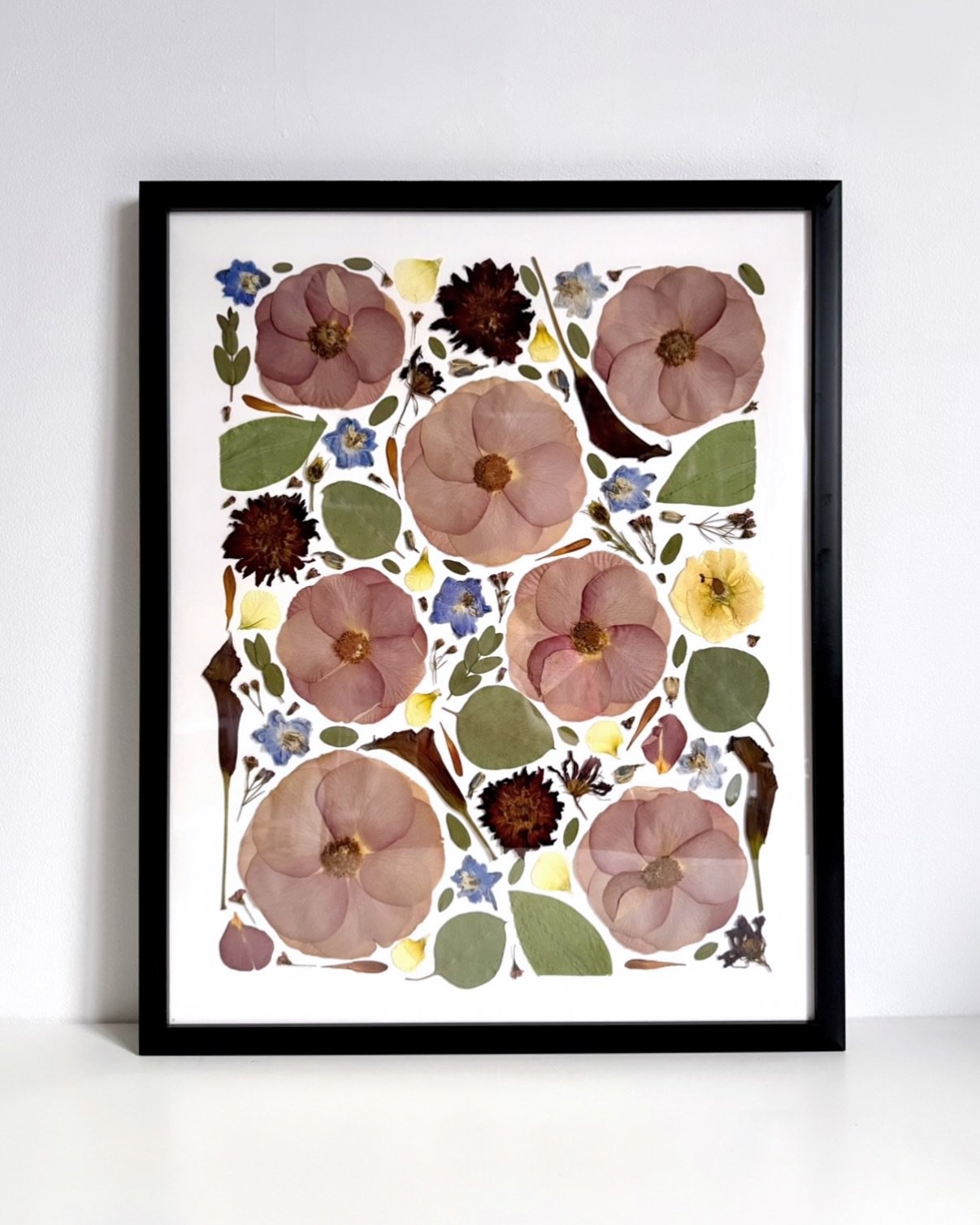 abstract designs have been so popular lately! if you are looking for something a little more modern for your preservation, abstract is a great design choice.

16x20&rdquo; classic frame with white backing. 

#pressedflowerart #bouquetpreservation #pr