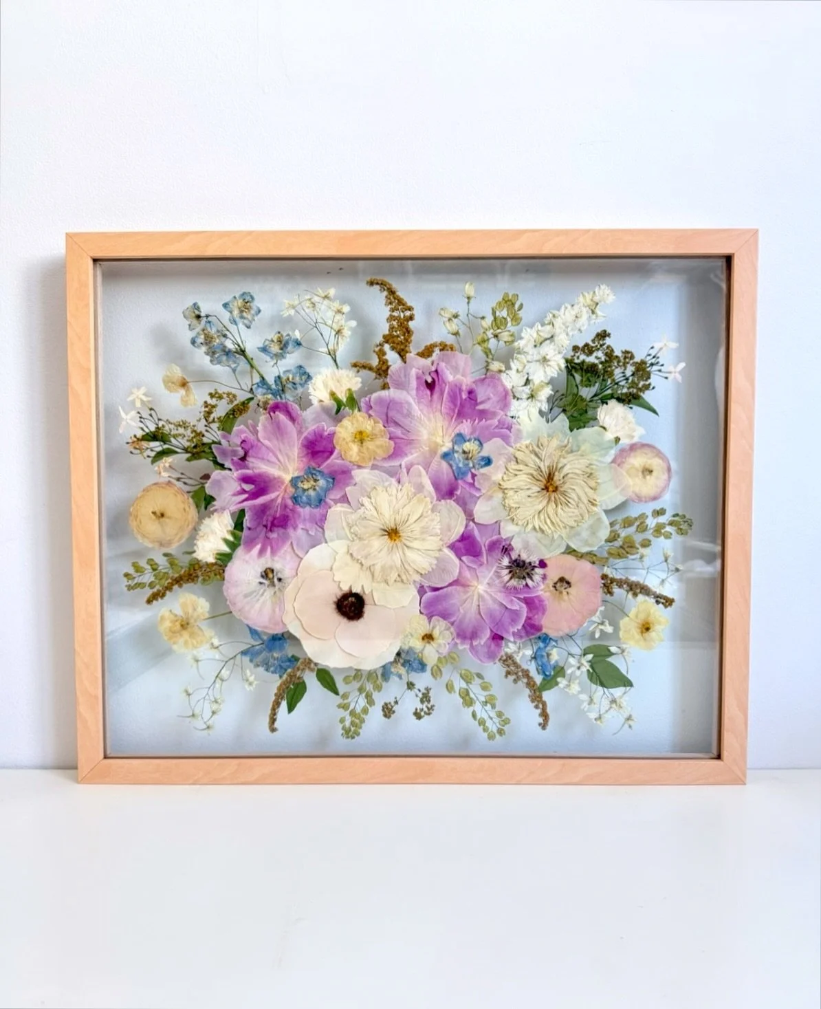 a showstopper bouquet in a 16x20&rdquo; floating glass frame, gifted to the bride💓

#pressedflowers #bouquetpreservation #2026wedding #pressedflowerart #flowerpreservation