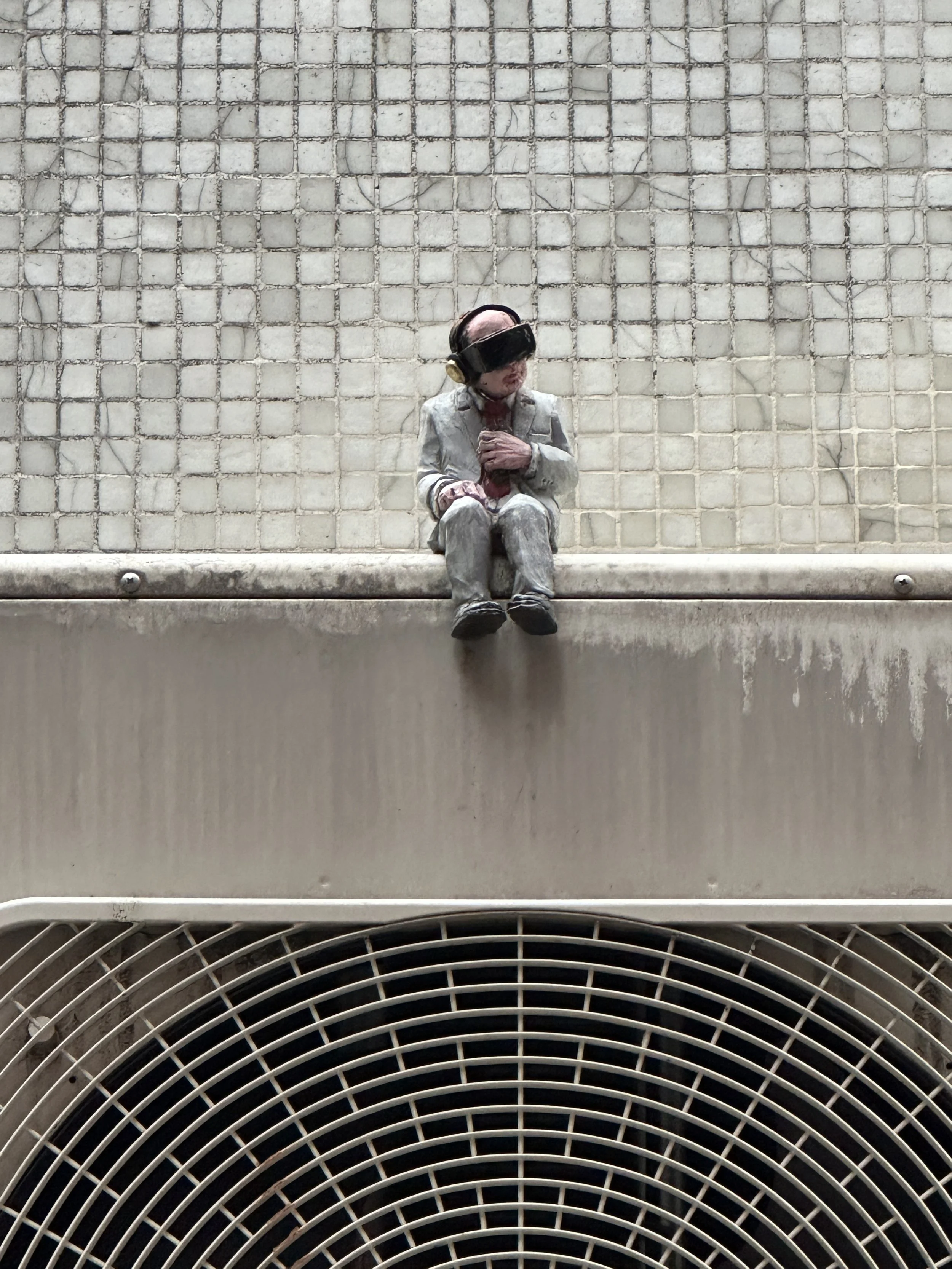 Mini sculpture by Spanish artist Isaac Cordal