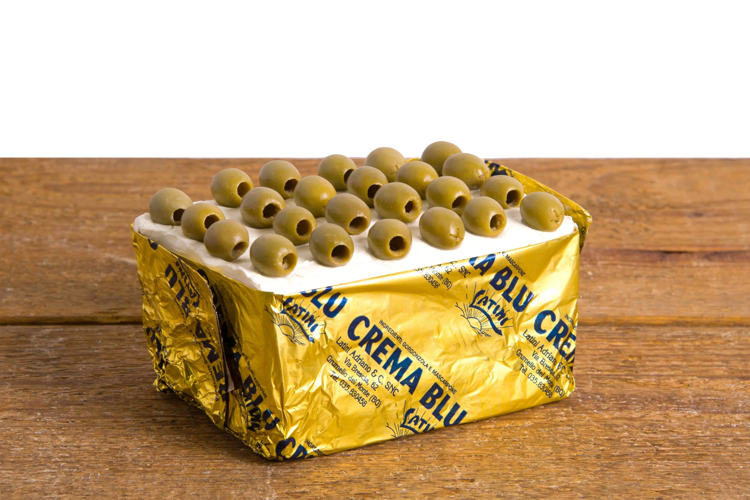  A square cake made of gorgonzola, mascarpone and green olives