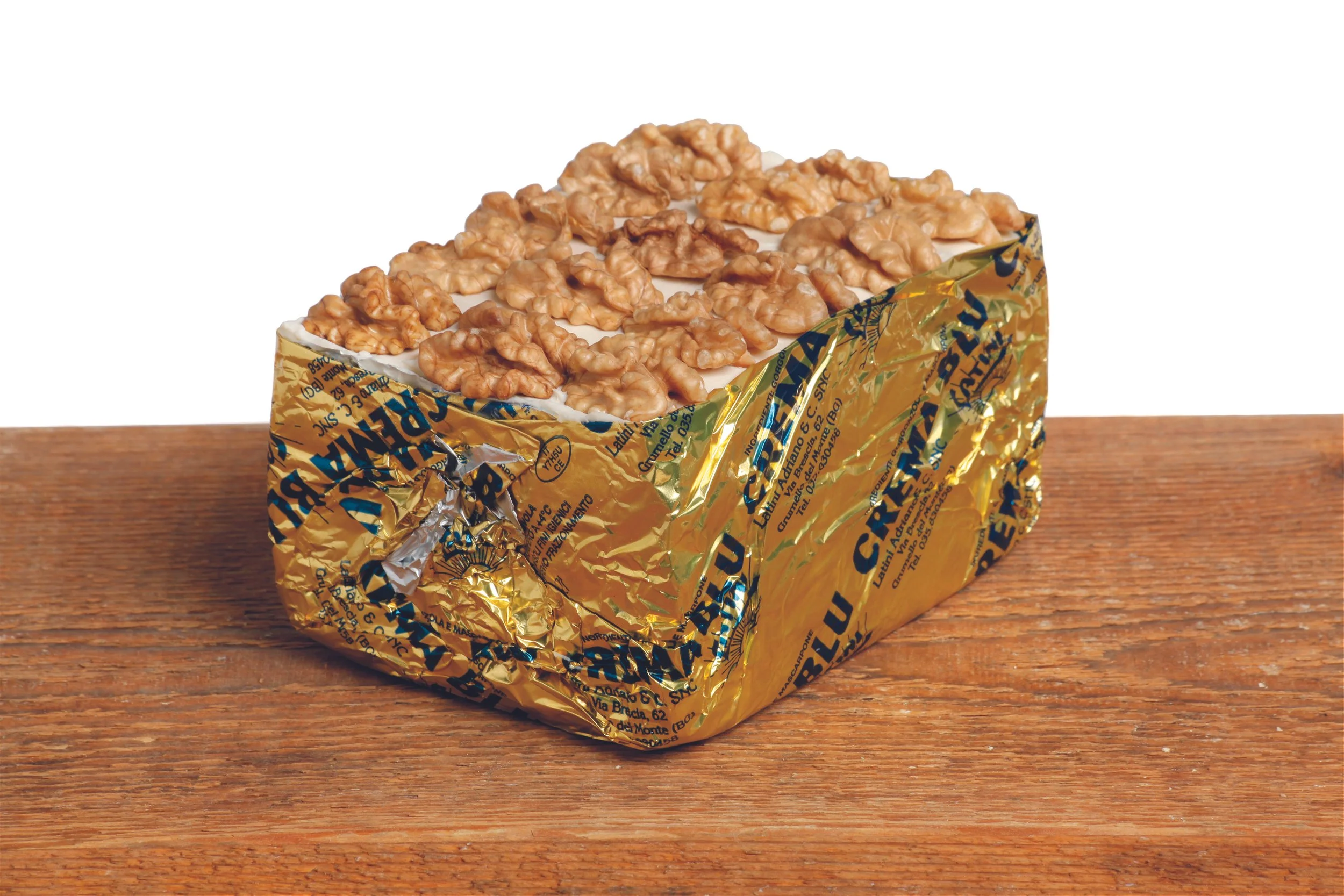 A sqaure cake made of gorgonzola, mascarpone and walnut