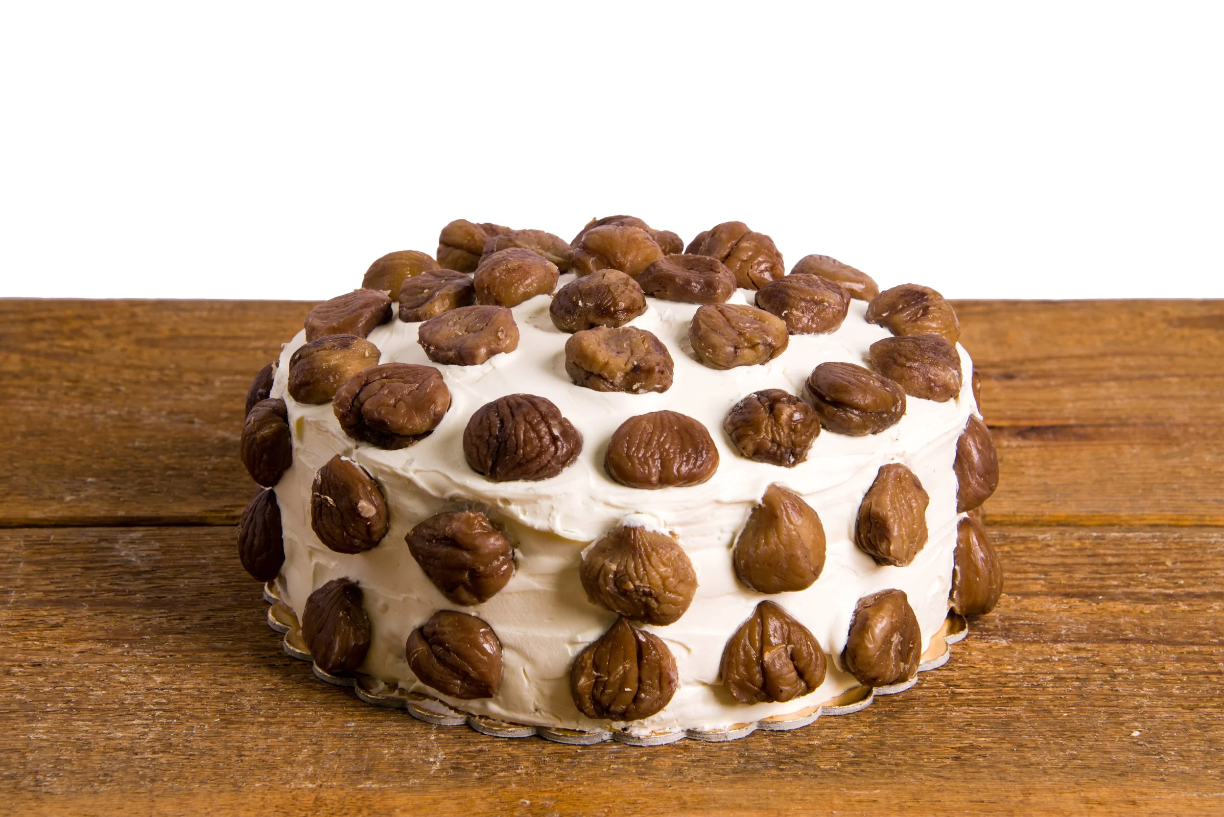 A round cake made of gorgonzola, mascarpone and chestnuts