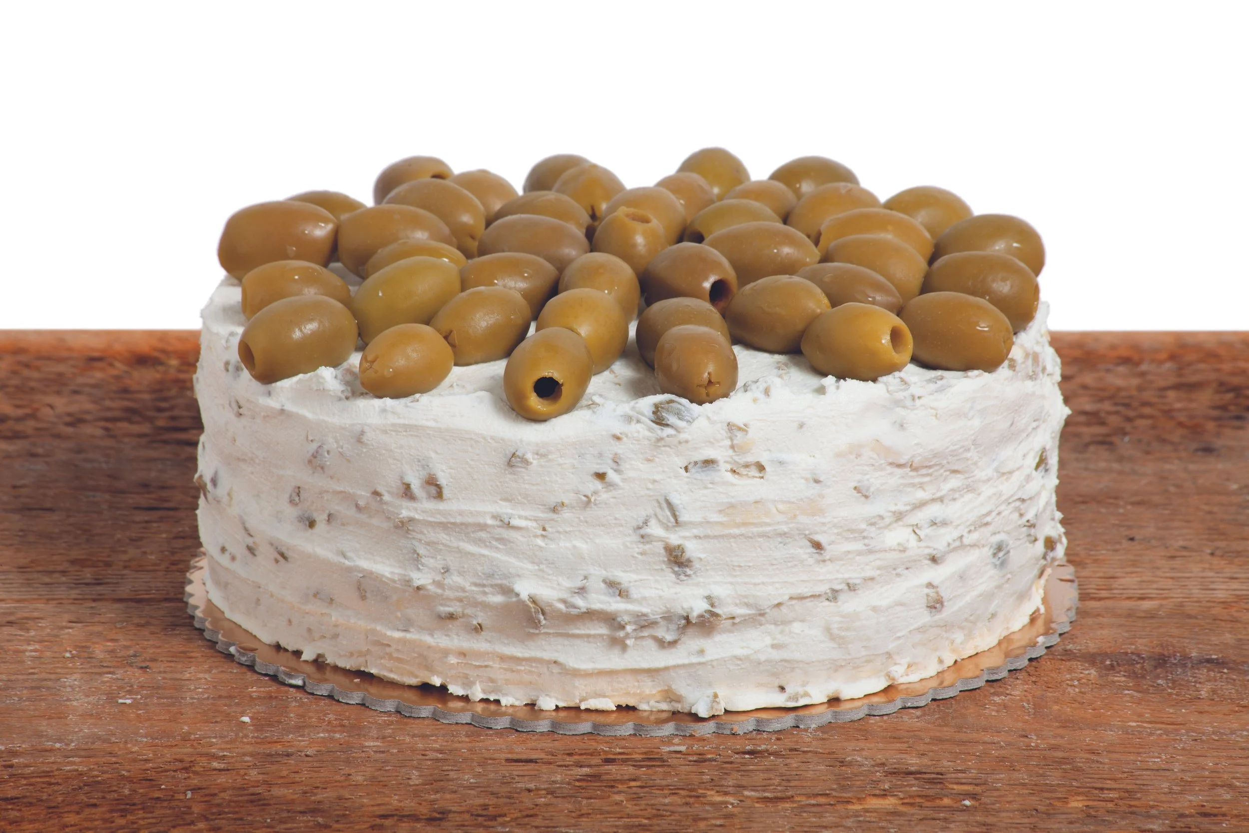  A round cake made of gorgonzola, mascarpone and green olives