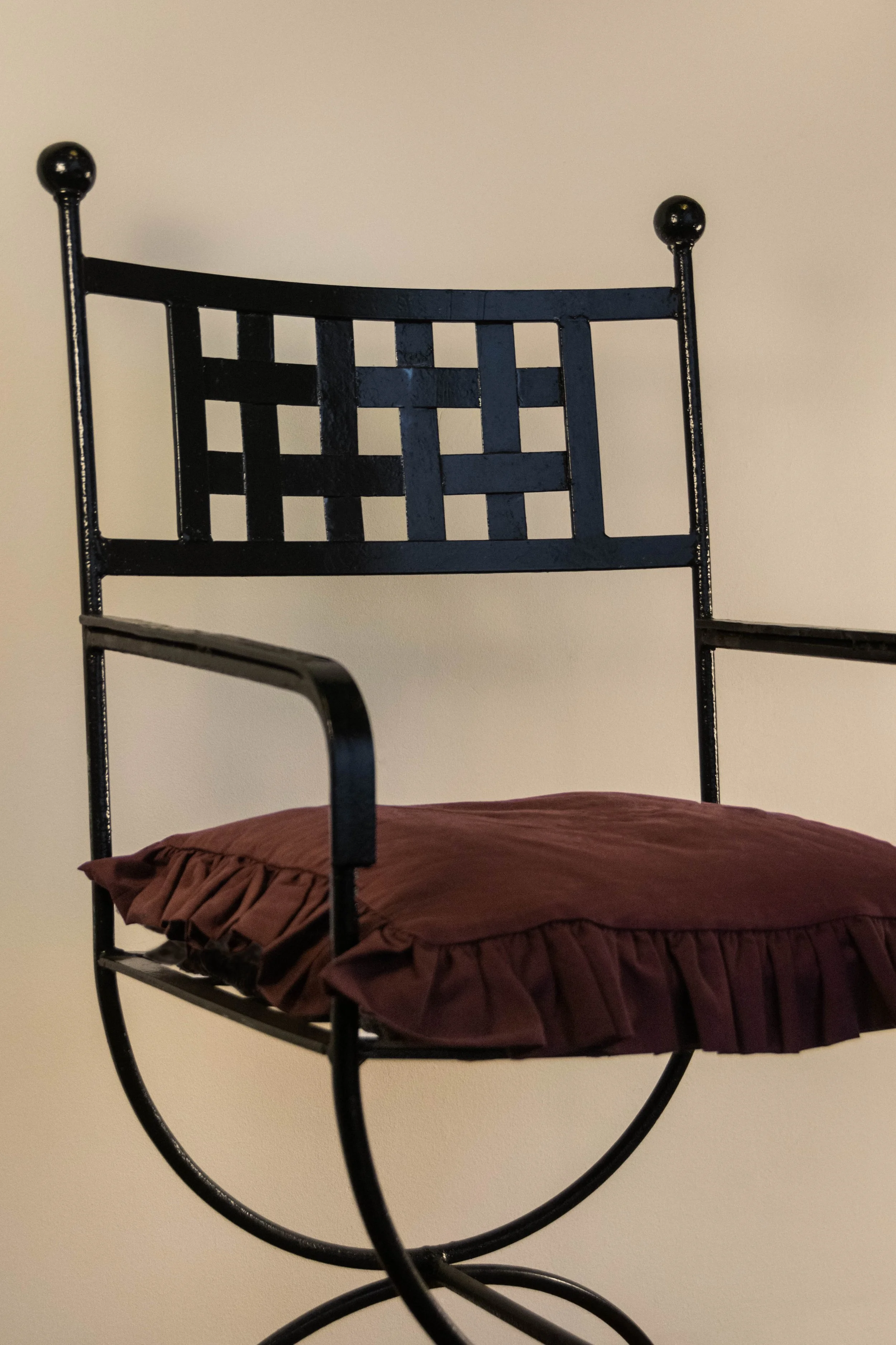 Iron chairs in a tonal office interior, Reflections Office by Studio Cér