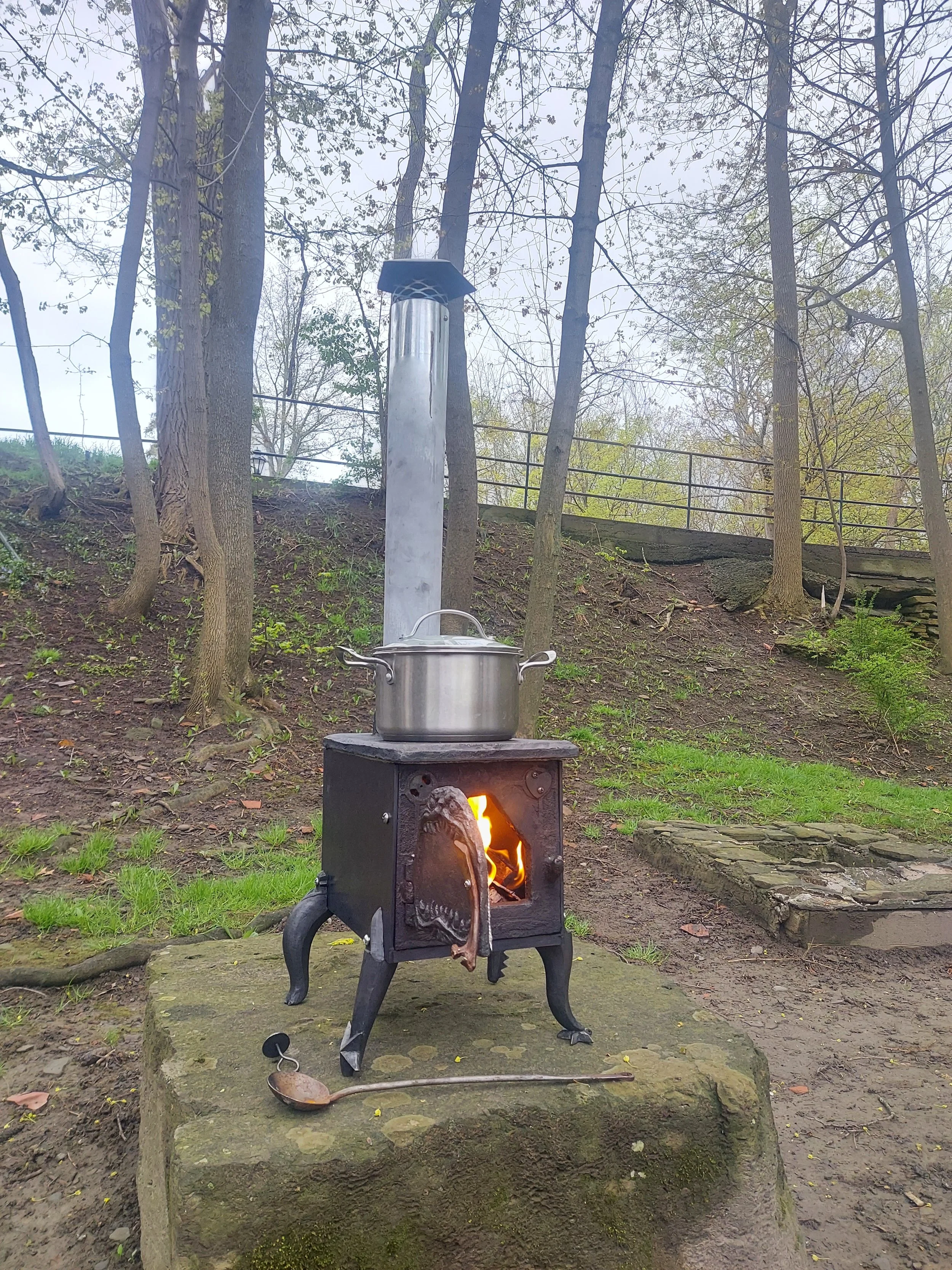 "Tapeater" woodstove, with porridge