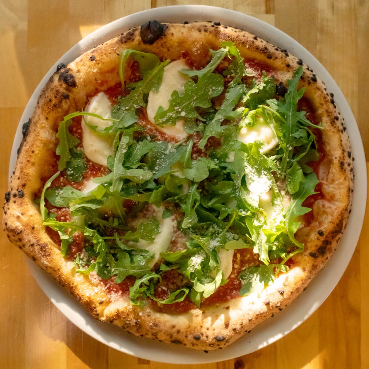 Margata special pizza with tomato sauce, arugula, and buffalo mozzarella