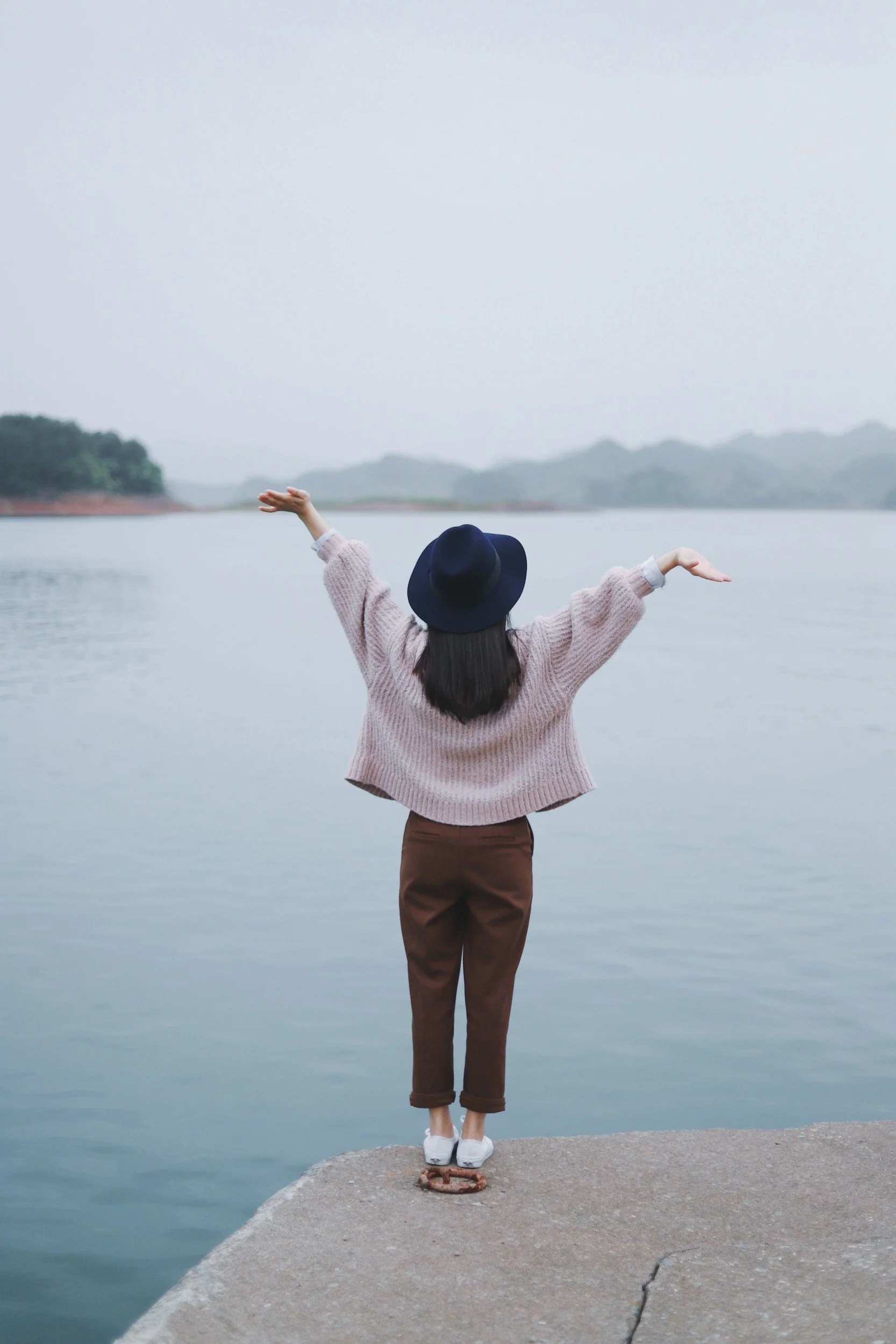 Filipina therapist providing culturally responsive therapy