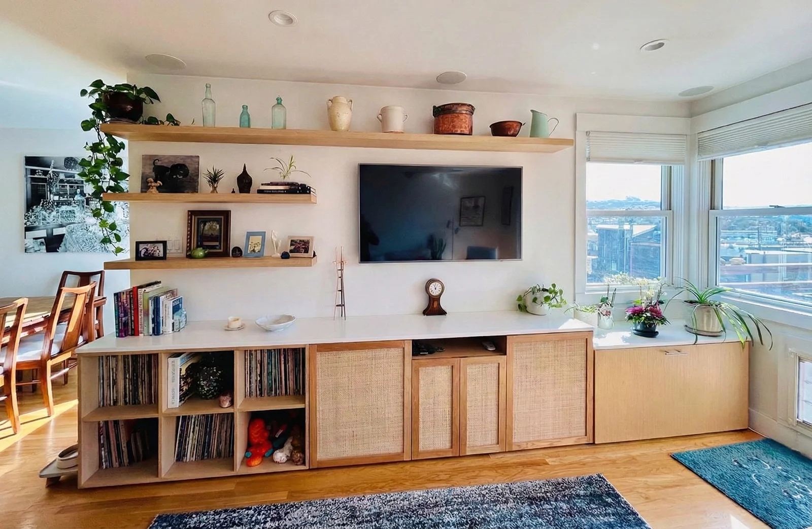 Jackie and Vicky cabs (2).webp