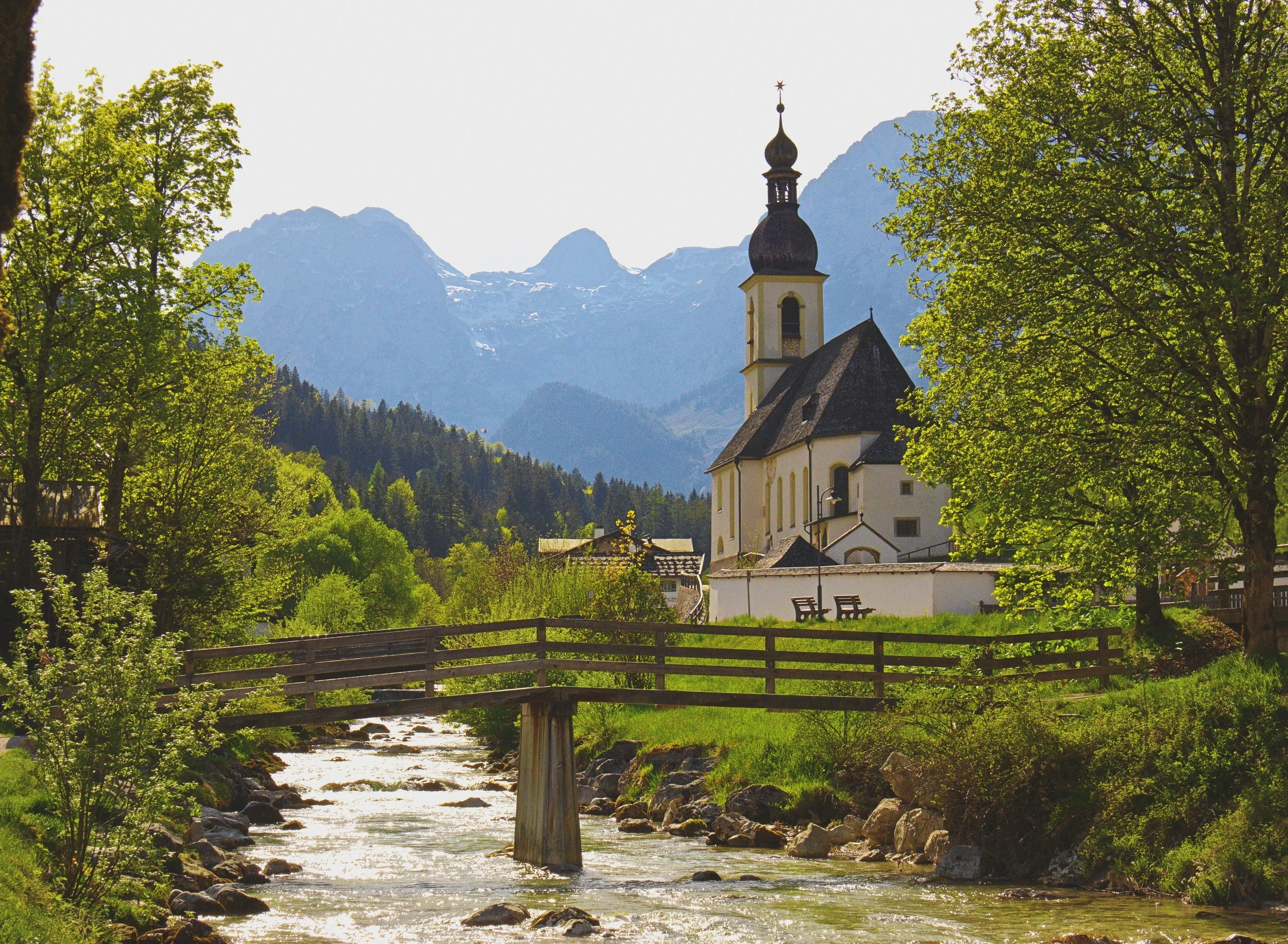 Pfaffkirche St. Sebastian in Raumsau, Berchtesgadener Land. Frühling.