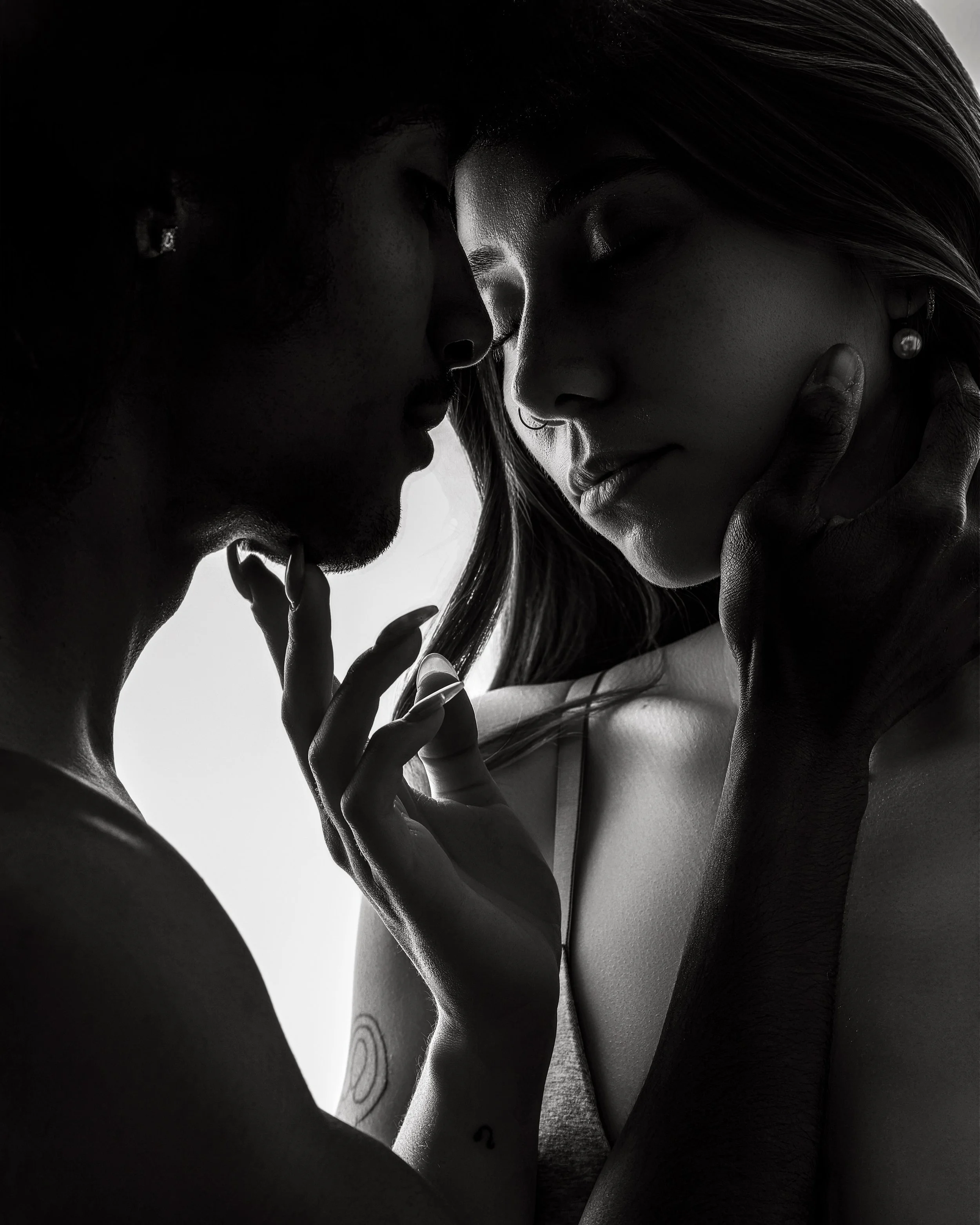 Some love stories deserve more than a quick snapshot.
They deserve to be felt.

Introducing Couples Portrait Sessions at Esther Kay Studio 🤍
A mix of connection, emotion, movement, light, and art captured in a way that feels cinematic, intimate, and