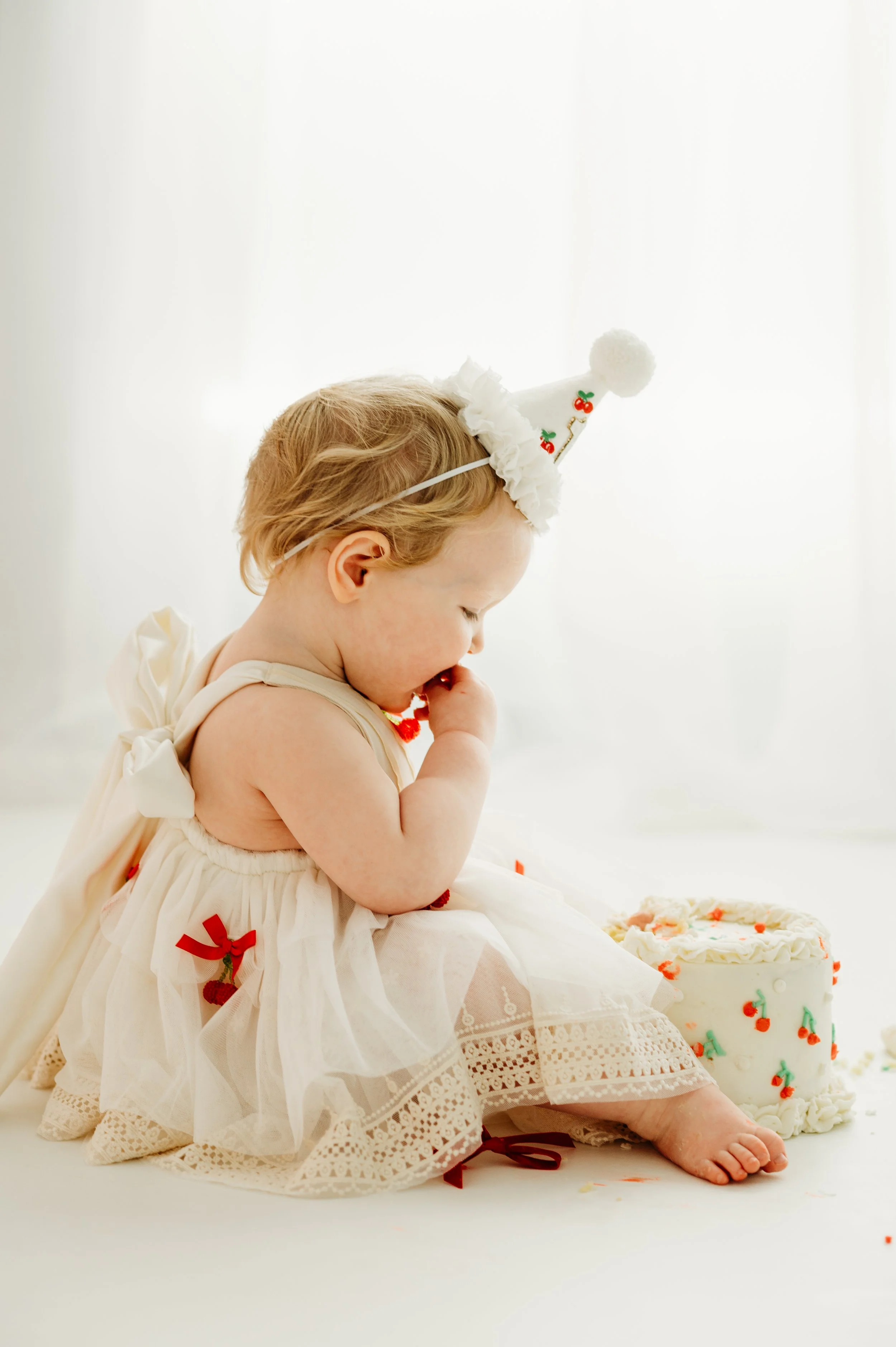First Birthday Cake Smash Sessions are a fun and exciting way to capture a baby’s big milestone | A Clarksville, TN Photographer’s Guide