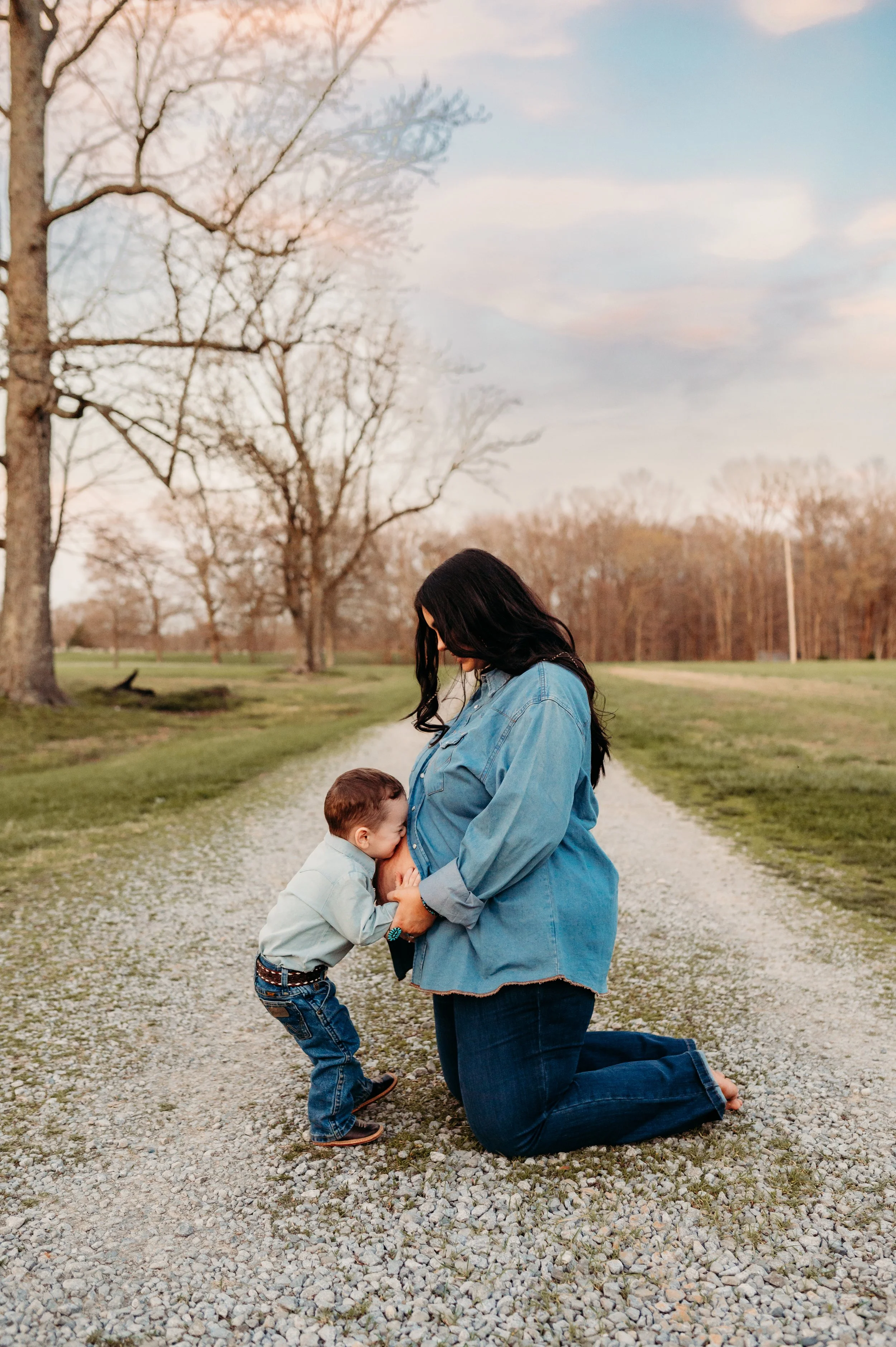 outdoor golden hour maternity session in Pleasant View, TN