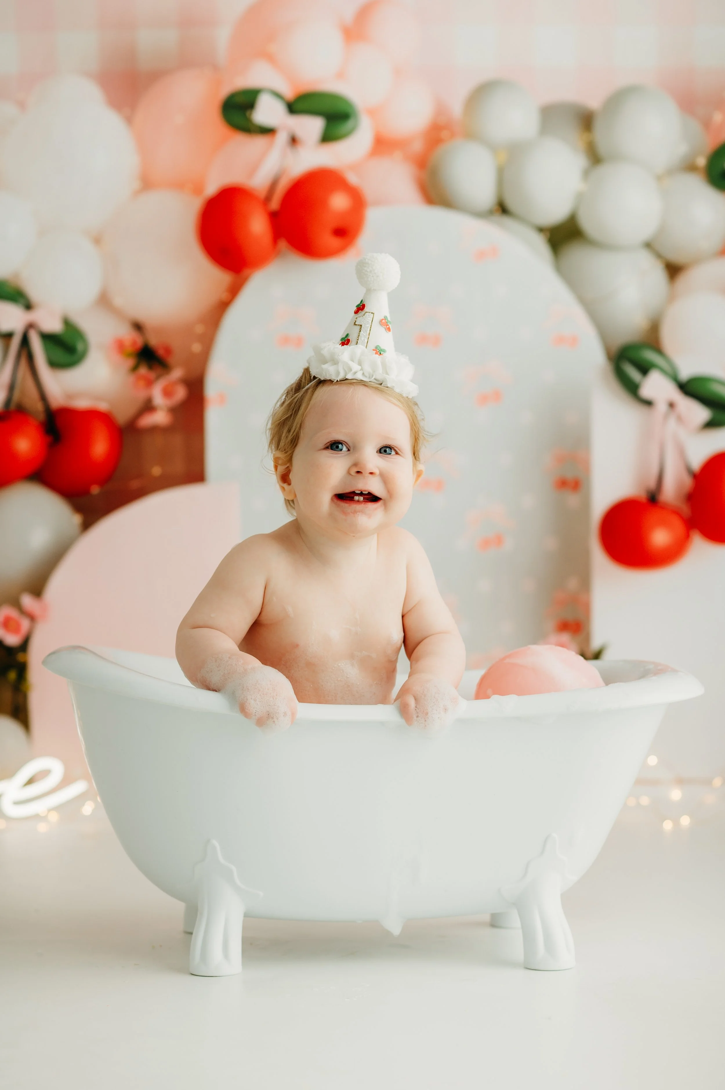Pleasant View, TN cake smash session with bubble bath near Nashville, TN