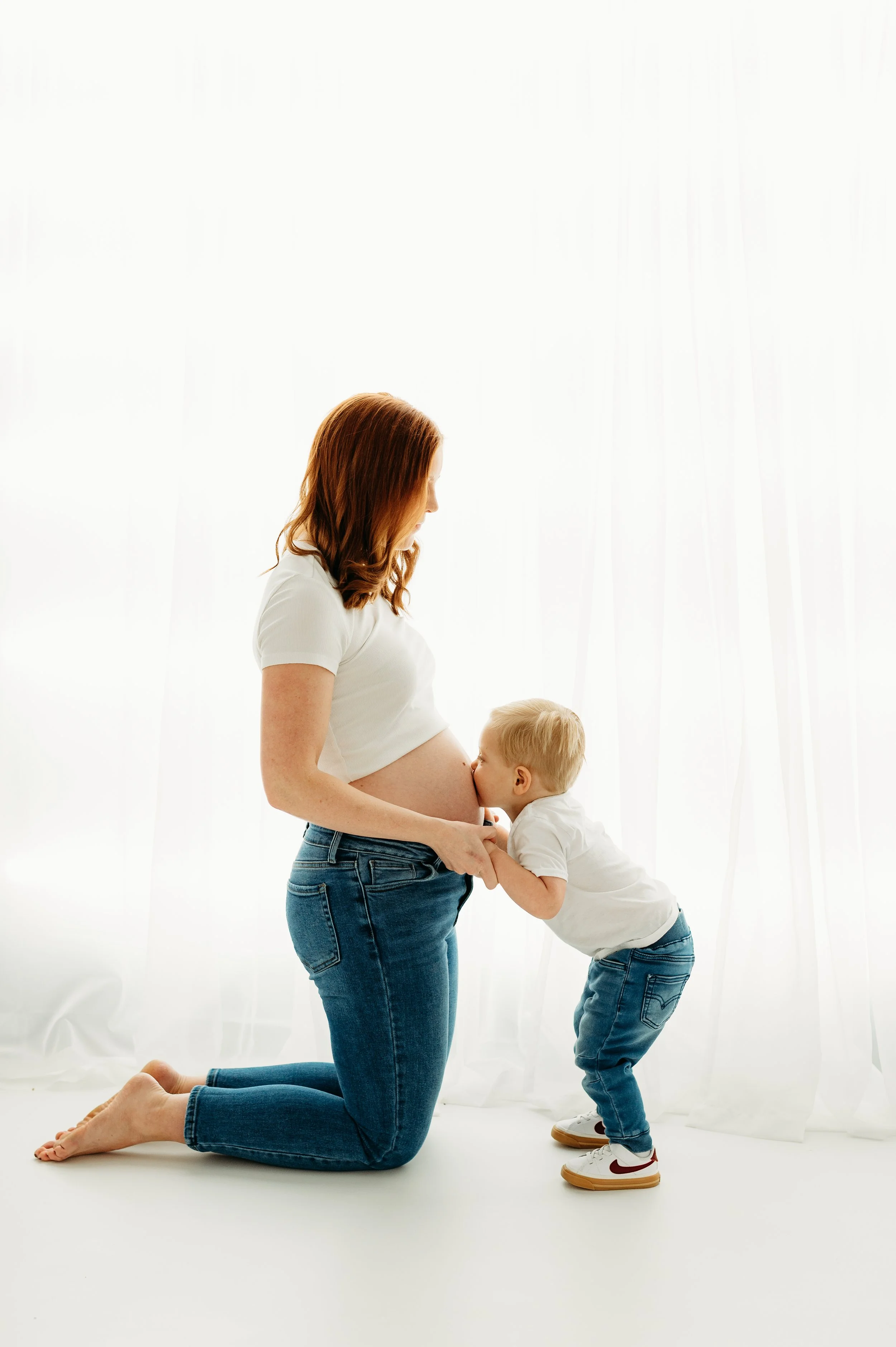 backlit maternity photo in Ashland City, TN studio